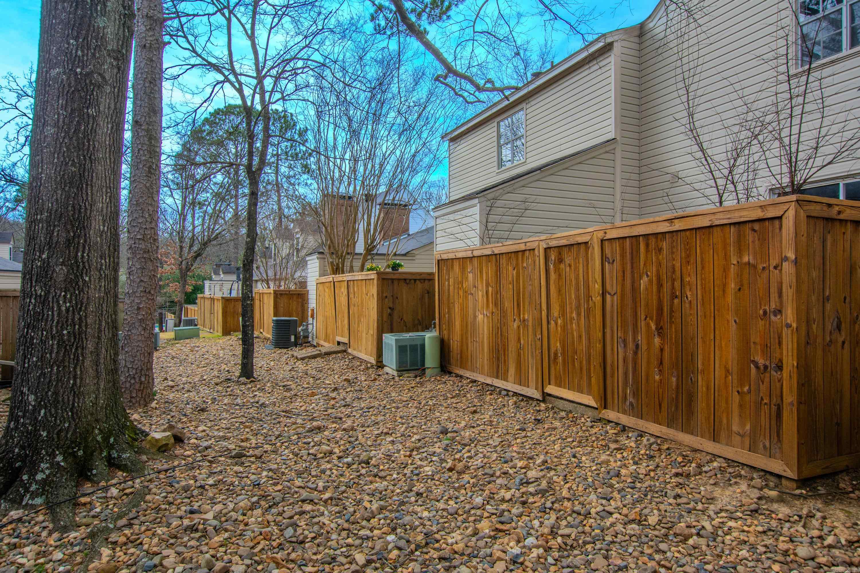 KINGSBRIDGE TWNHSE - Residential