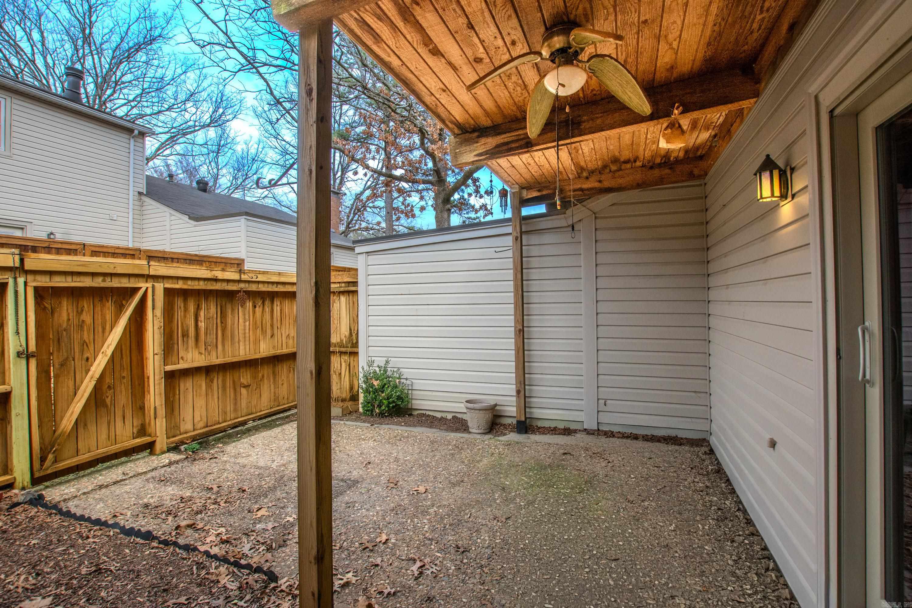 KINGSBRIDGE TWNHSE - Residential