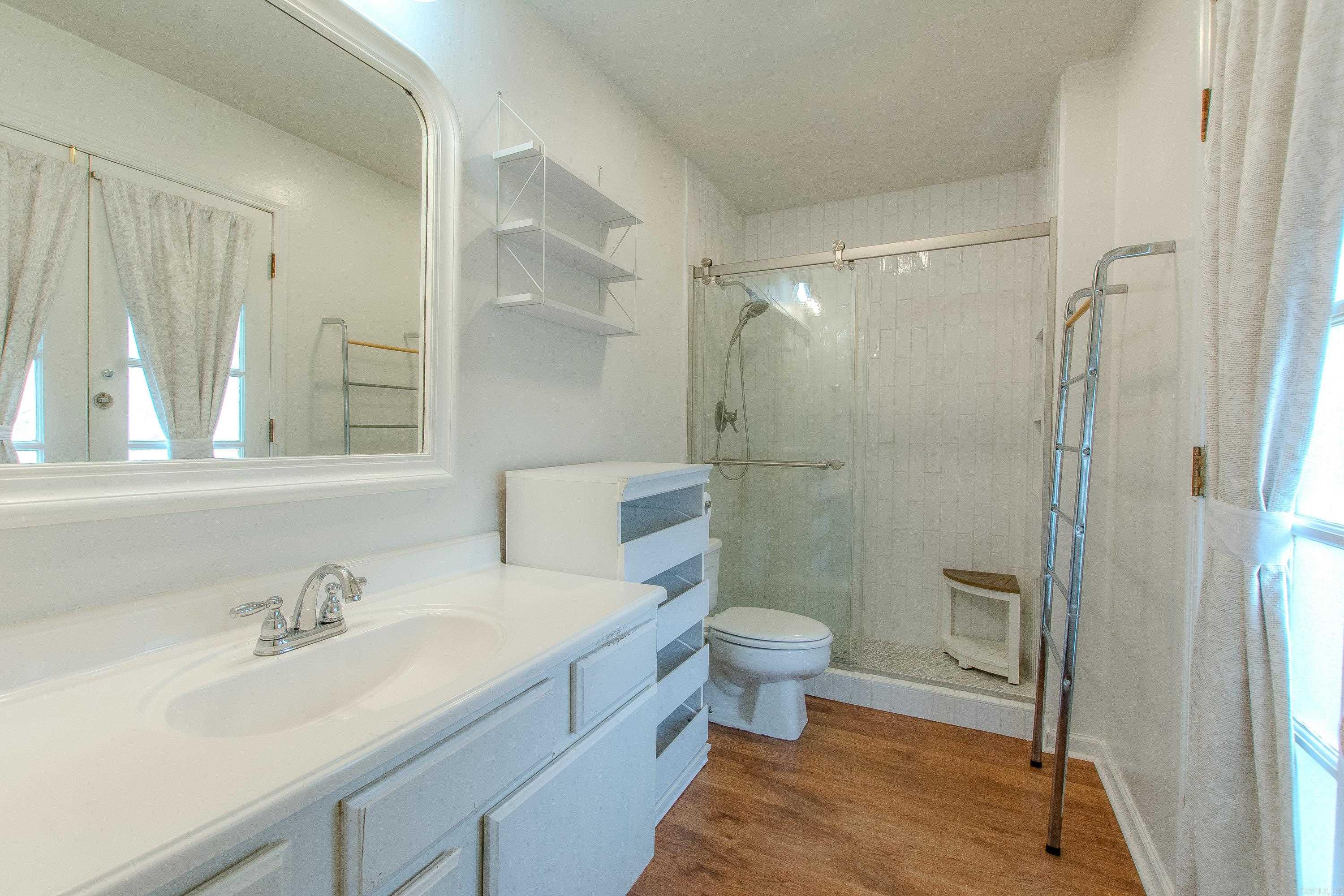 KINGSBRIDGE TWNHSE - Residential