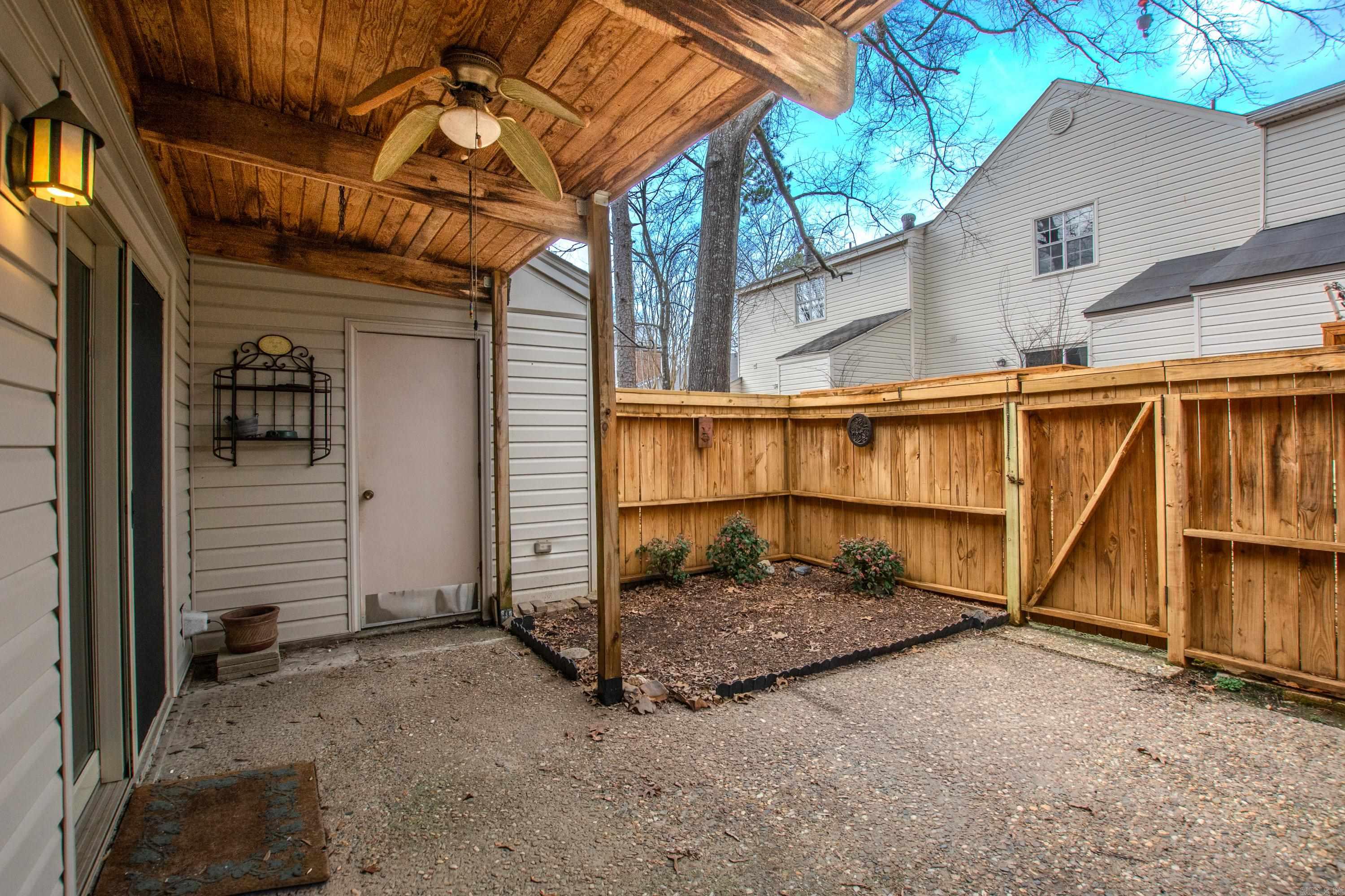 KINGSBRIDGE TWNHSE - Residential