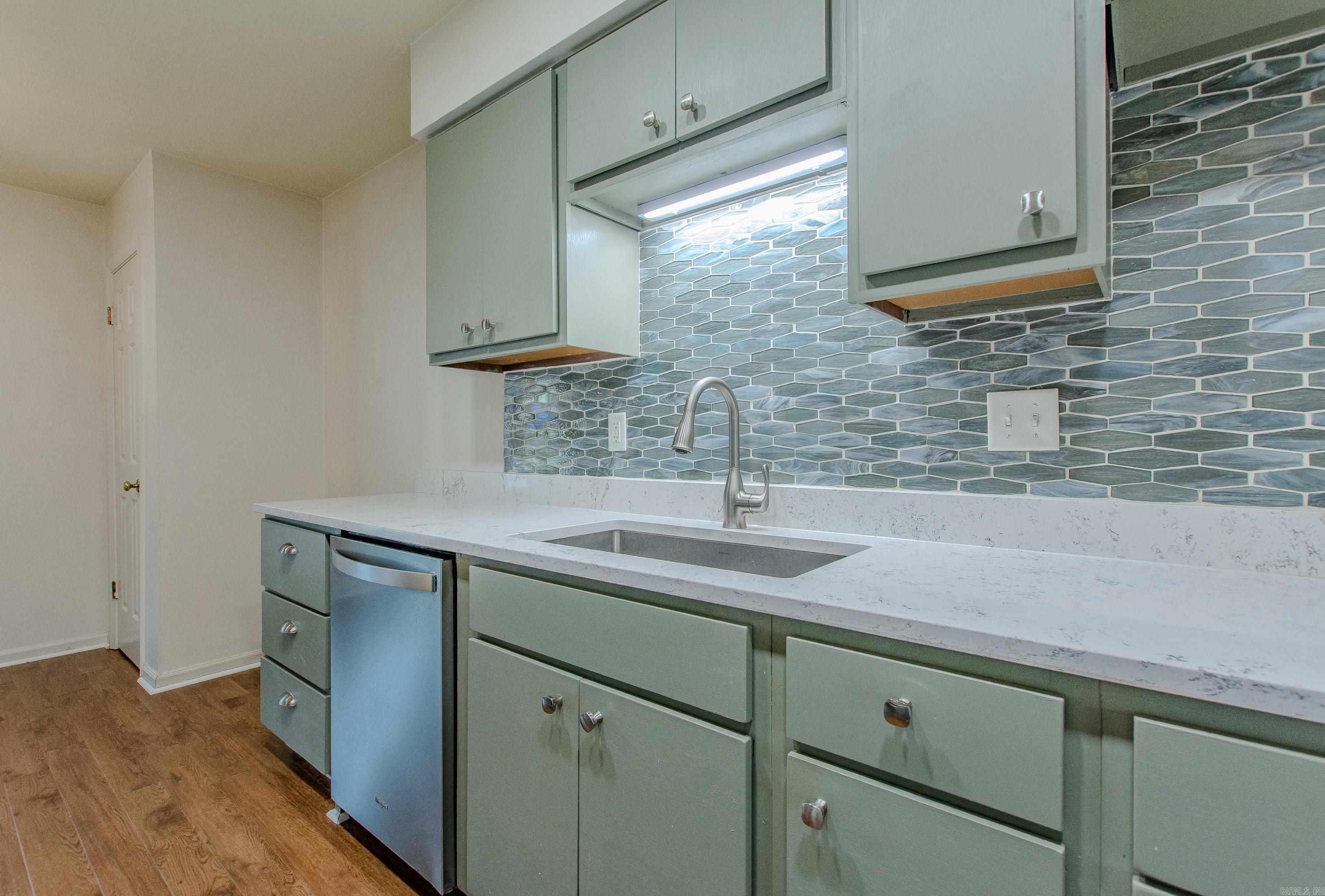 KINGSBRIDGE TWNHSE - Residential