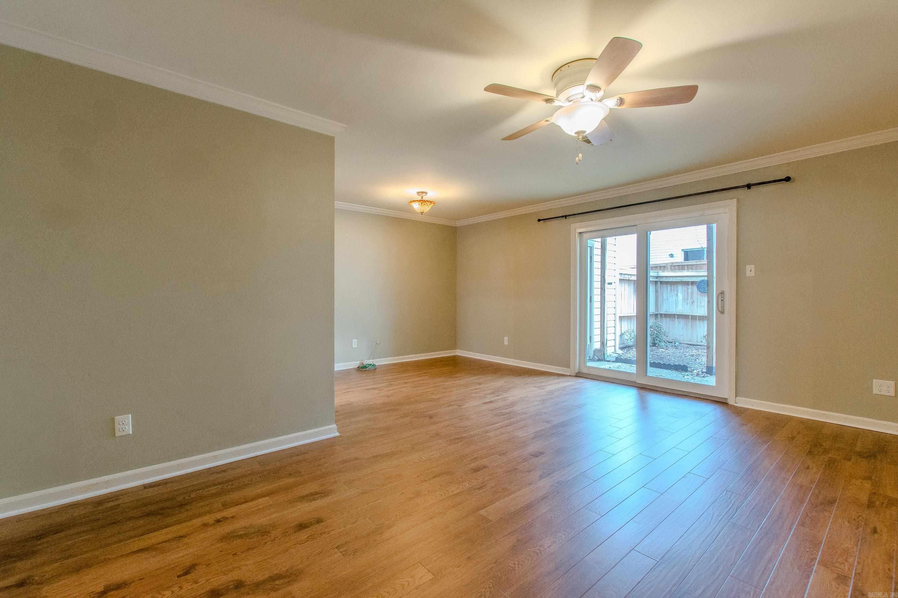 KINGSBRIDGE TWNHSE - Residential