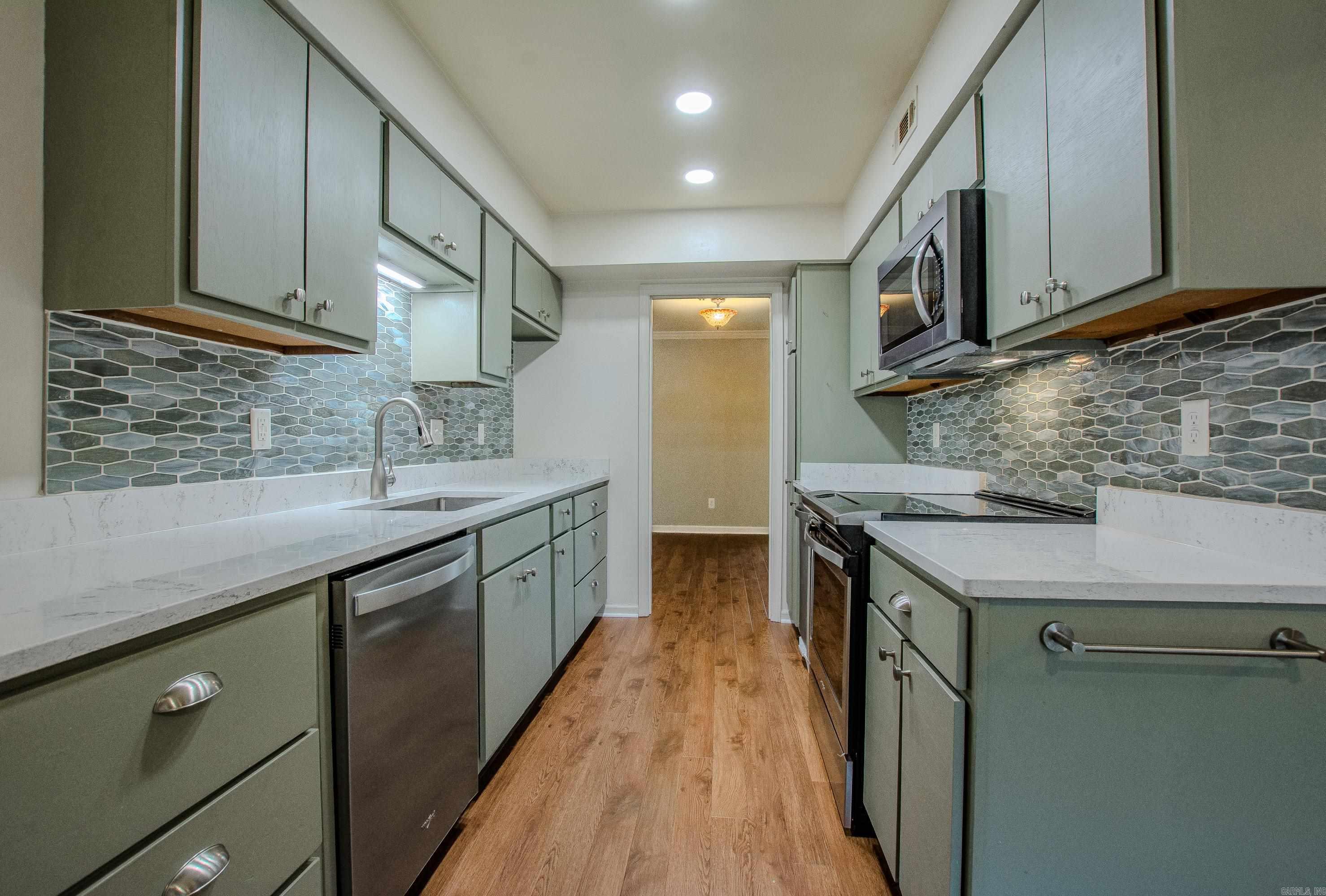 KINGSBRIDGE TWNHSE - Residential