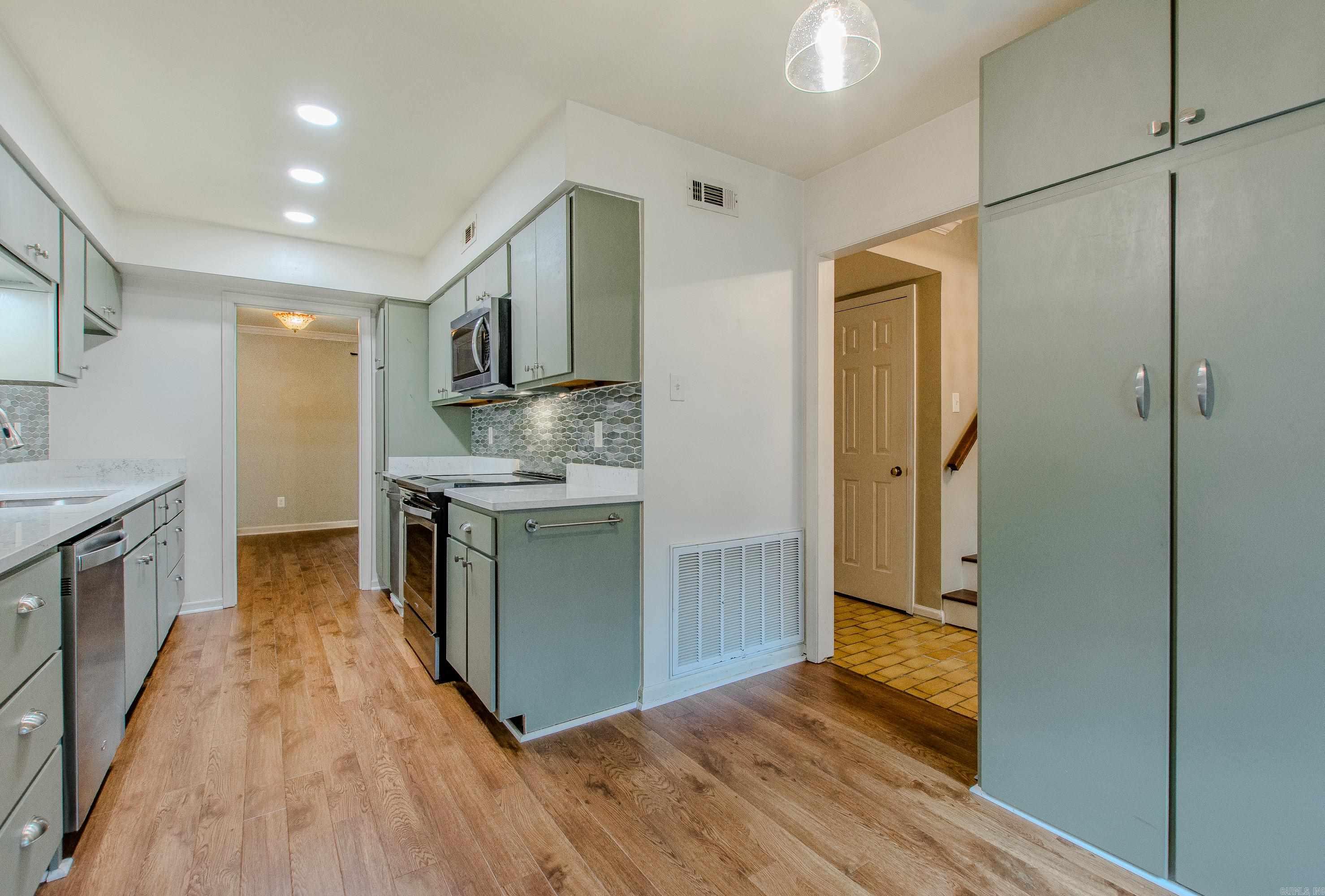 KINGSBRIDGE TWNHSE - Residential