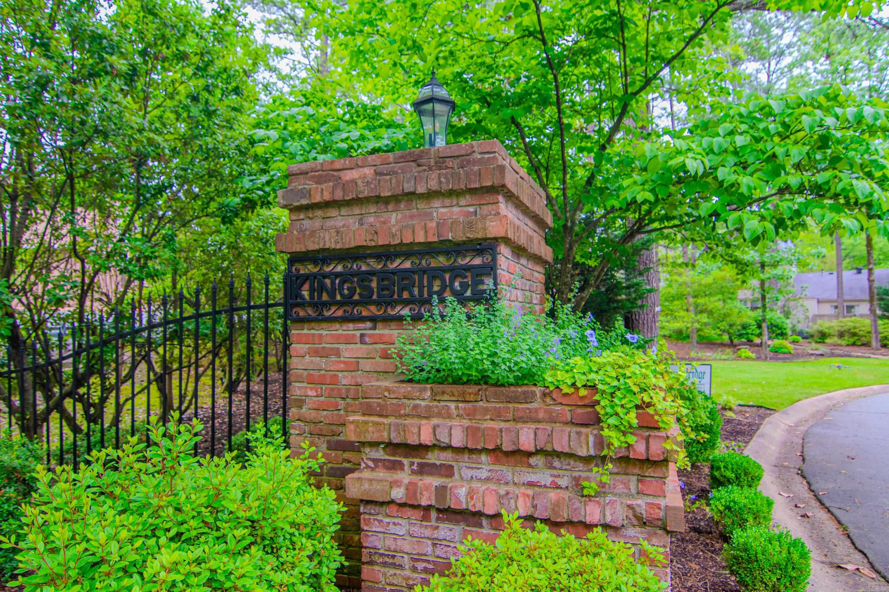 KINGSBRIDGE TWNHSE - Residential