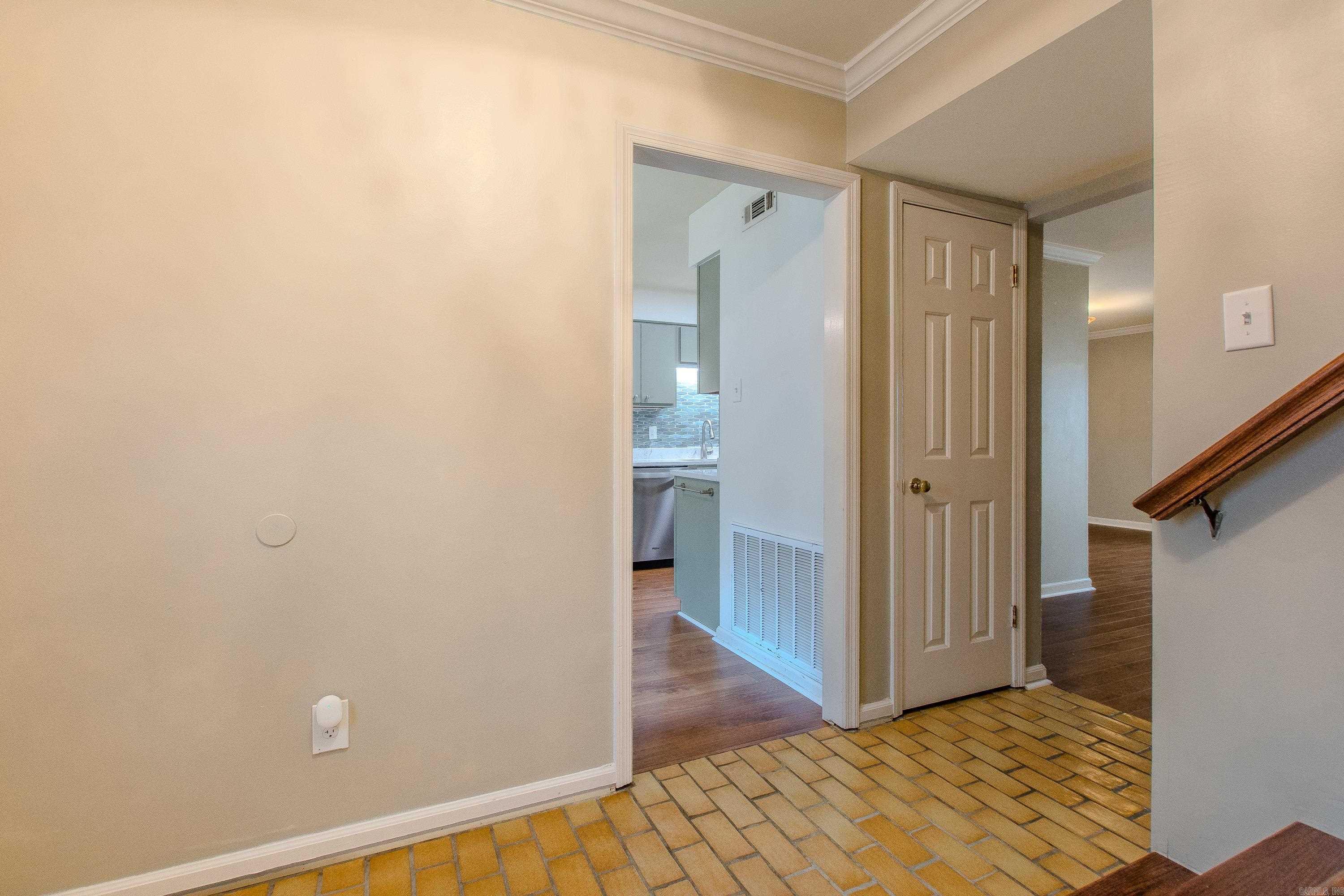 KINGSBRIDGE TWNHSE - Residential