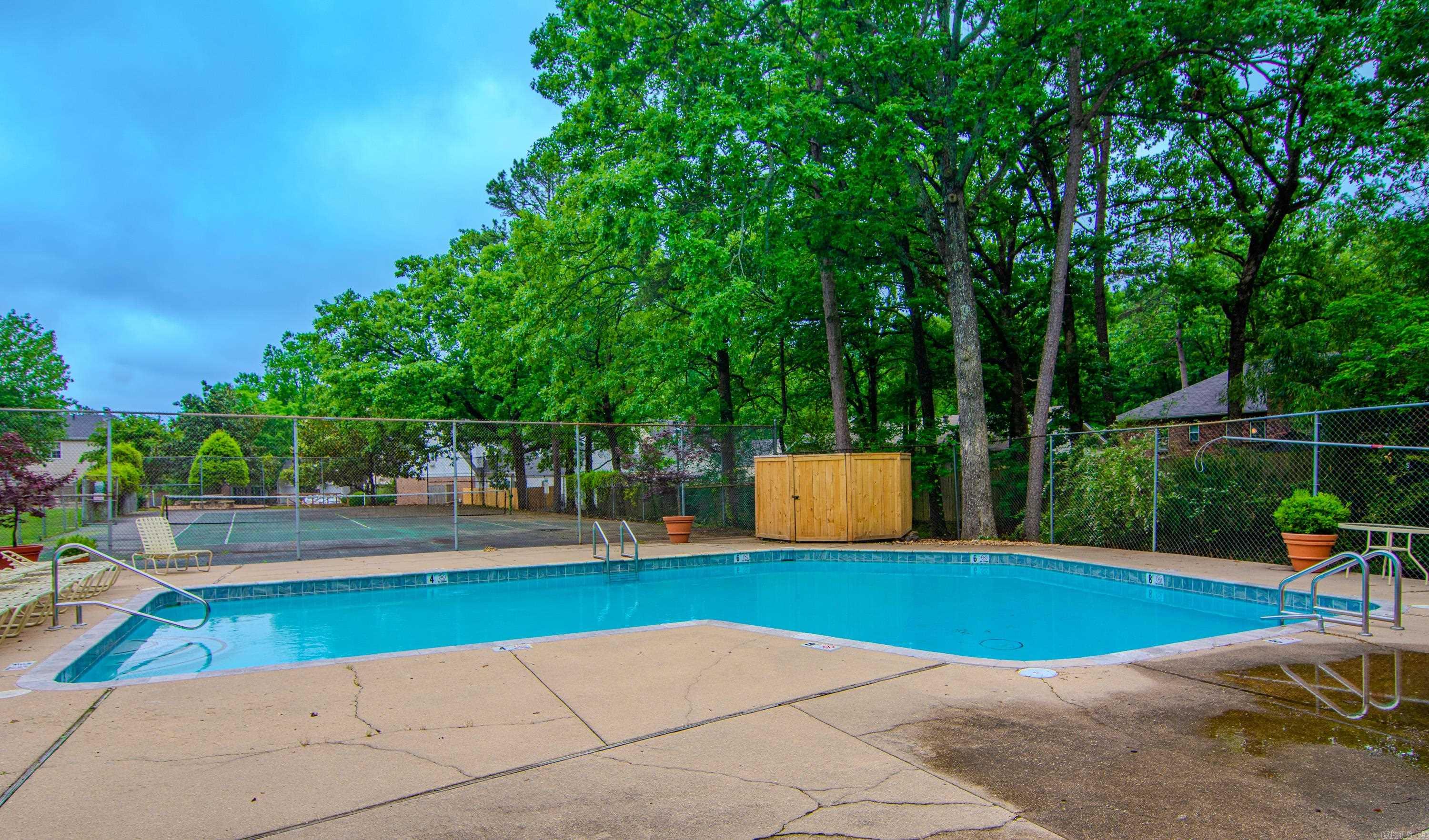 KINGSBRIDGE TWNHSE - Residential