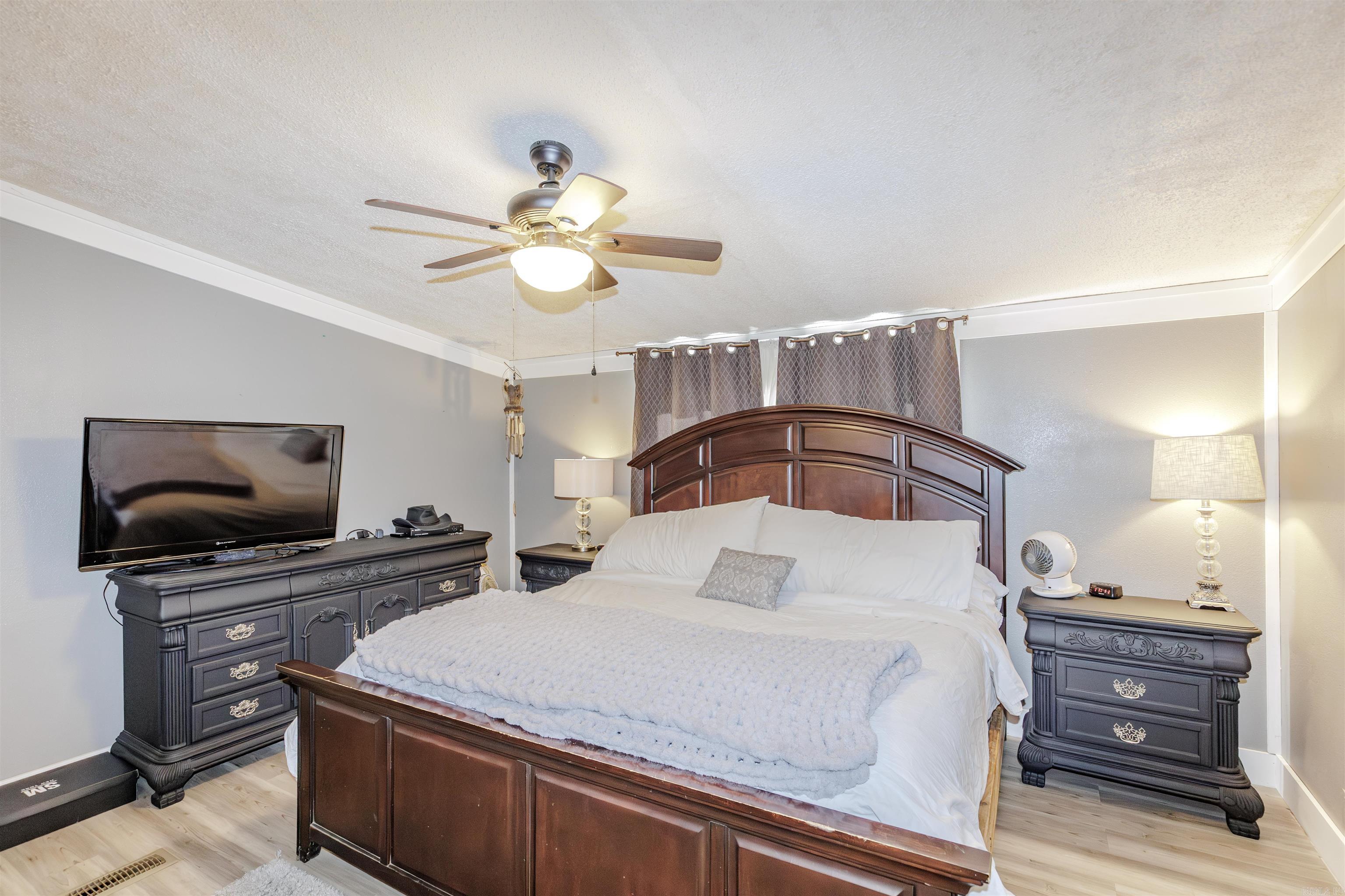 HUNTERS RUN - Residential