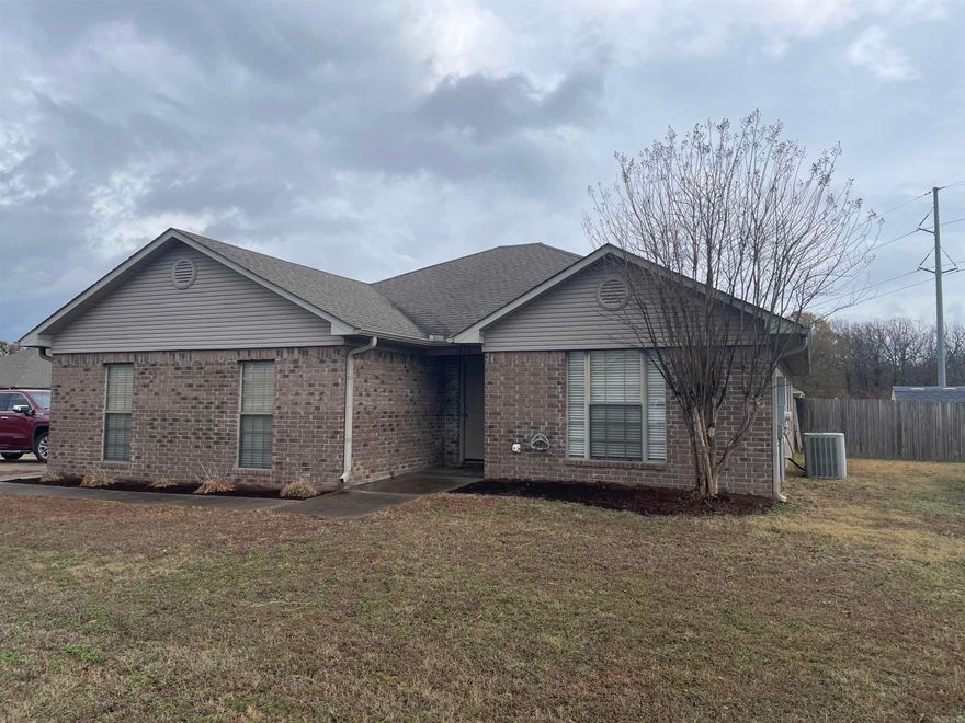 Terrific 3/2 on corner lot in the popular Milestone Subdivision of Conway. Nice sized rooms and large fenced back yard with oversized patio and side-entry garage. Excellent Equity opportunity for the willing buyer!