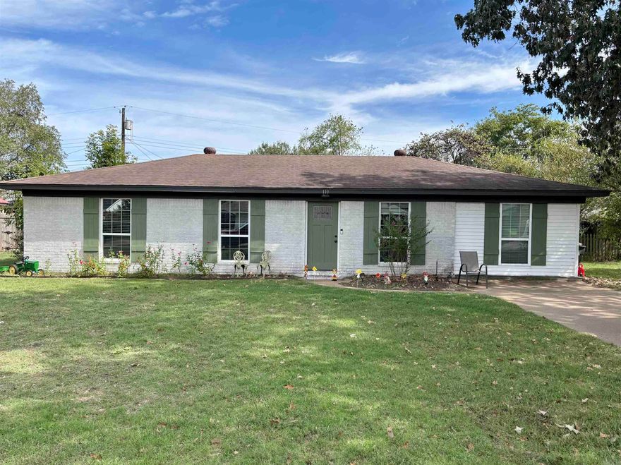 Cutest Lake City house, hits the market. This recently remodel home has 4 bedrooms and 1 full bath. It's 1350 sqft. New appliances in the kitchen with butcher block countertops. Split floor plan with open concept blending the kitchen, dining and living room together. Large open backyard with a dog run is a great space to spend with family and friends.