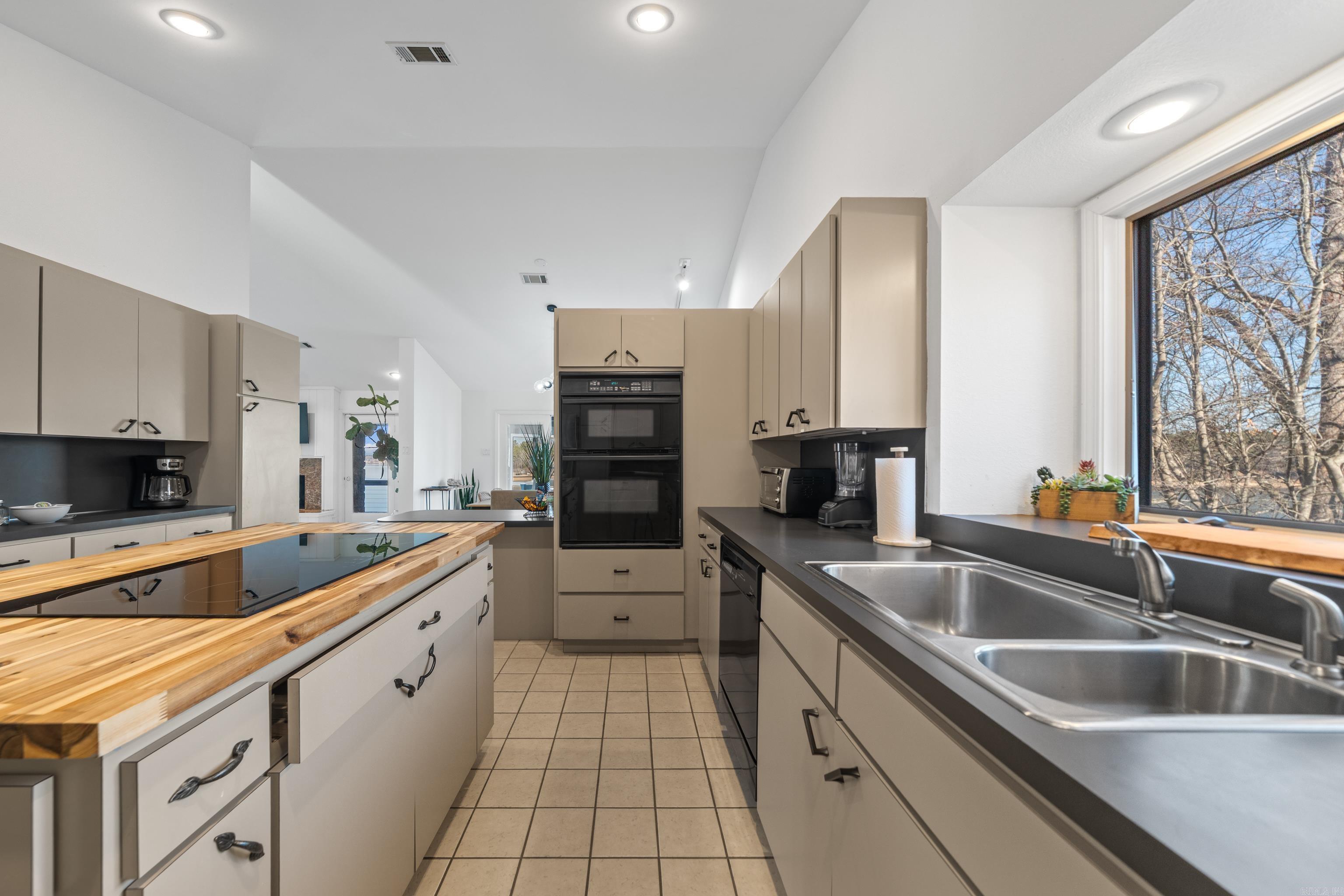 TANGLEWOOD - Residential