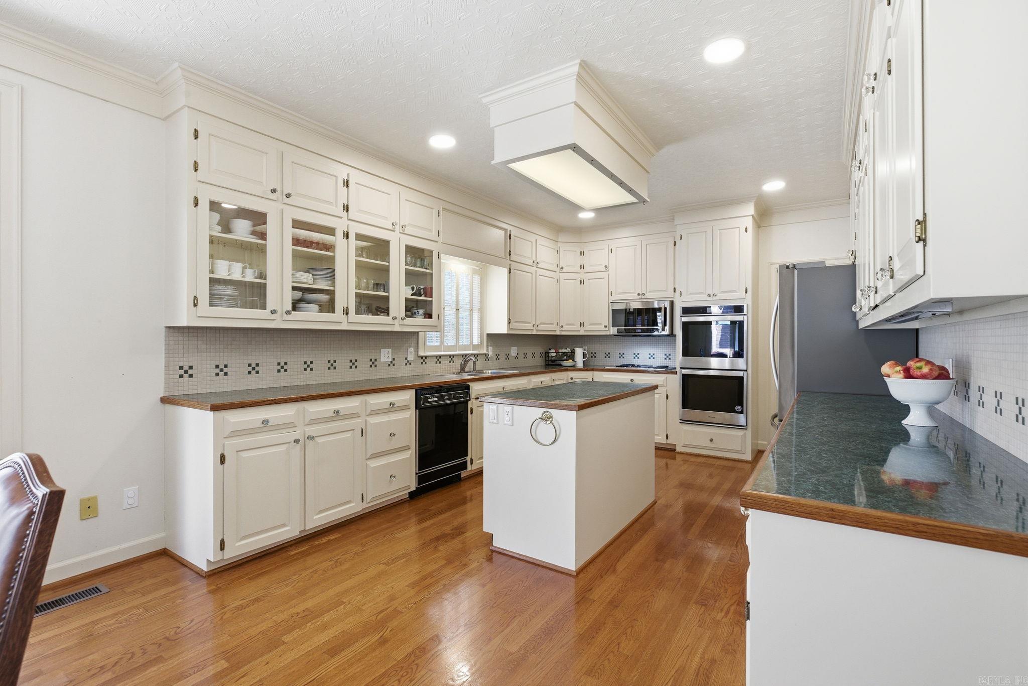 CHELSEA SQUARE - Residential