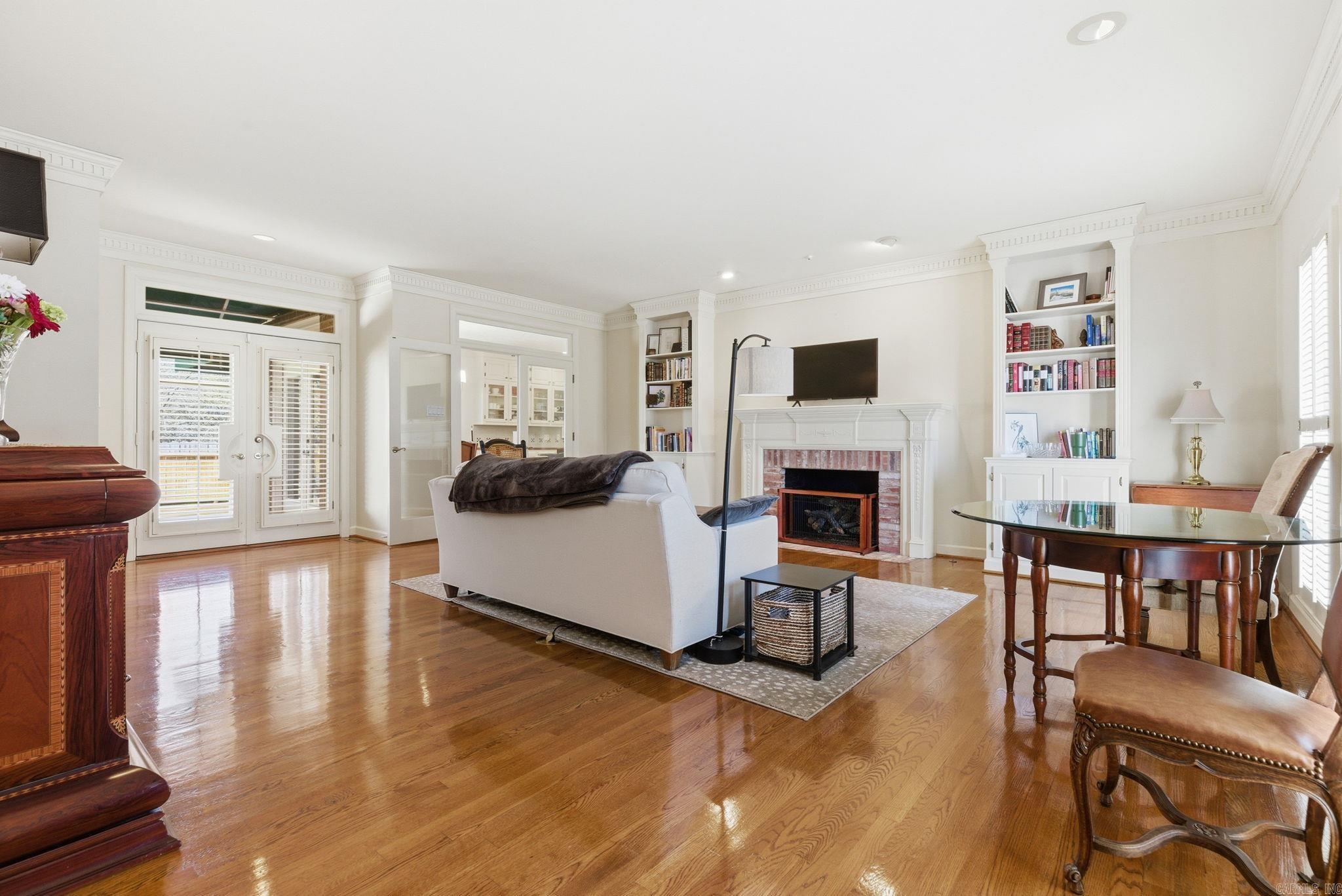 CHELSEA SQUARE - Residential