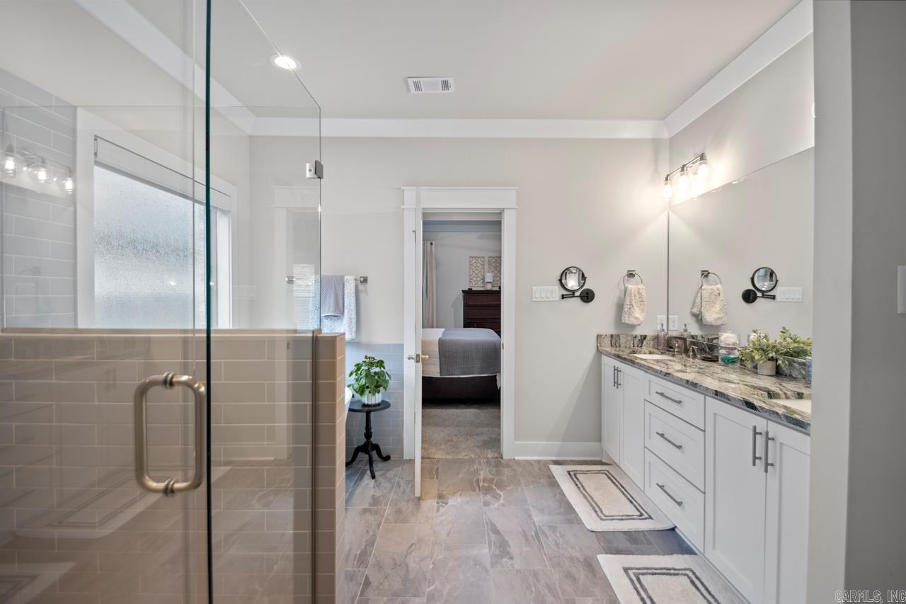 HURRICANE GARDENS - Residential