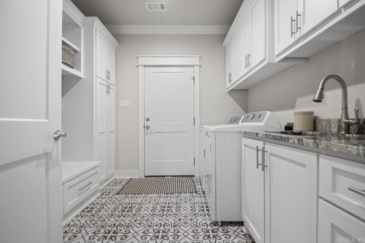 HURRICANE GARDENS - Residential