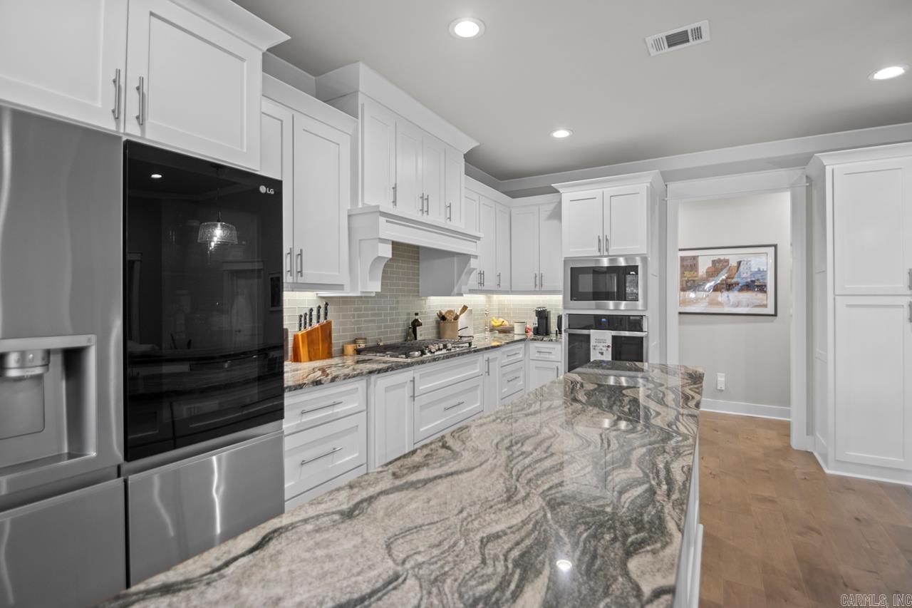 HURRICANE GARDENS - Residential