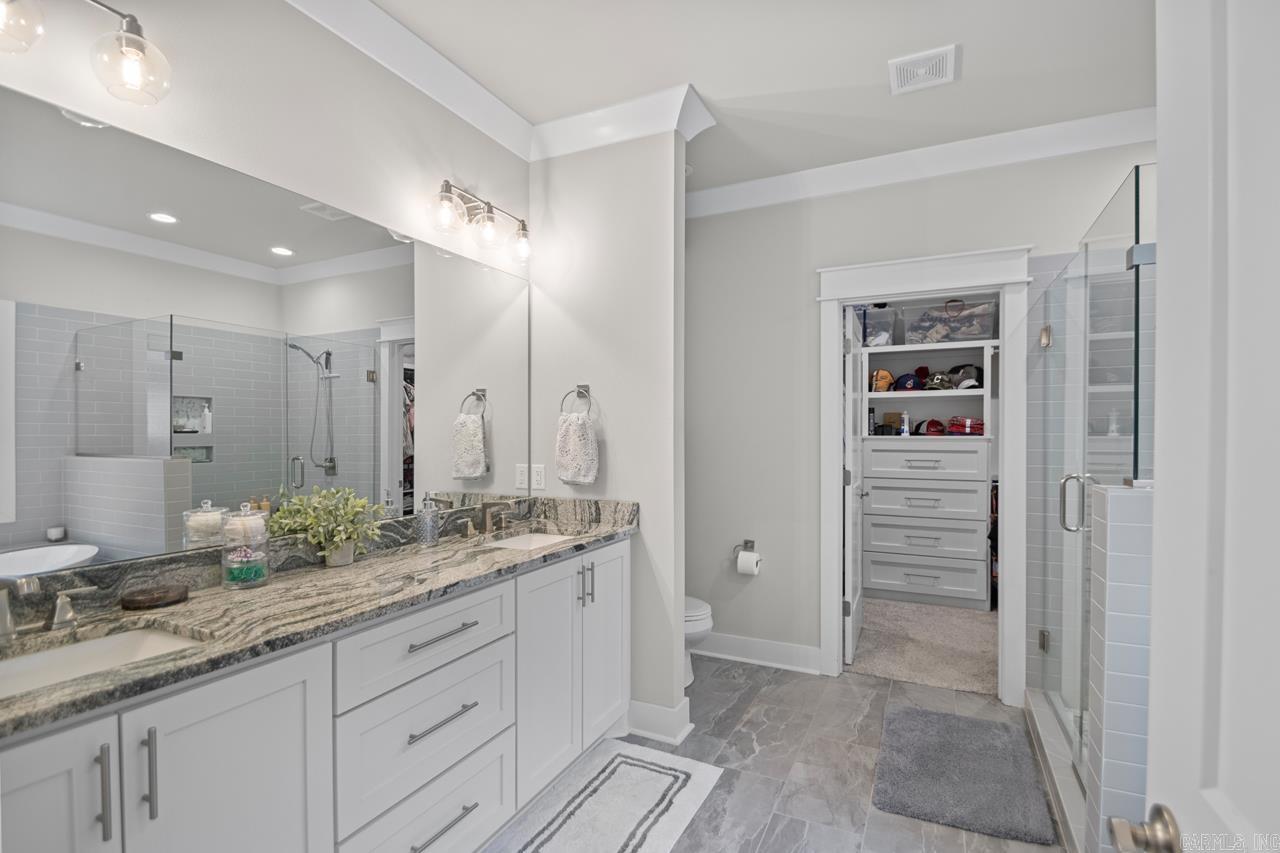 HURRICANE GARDENS - Residential