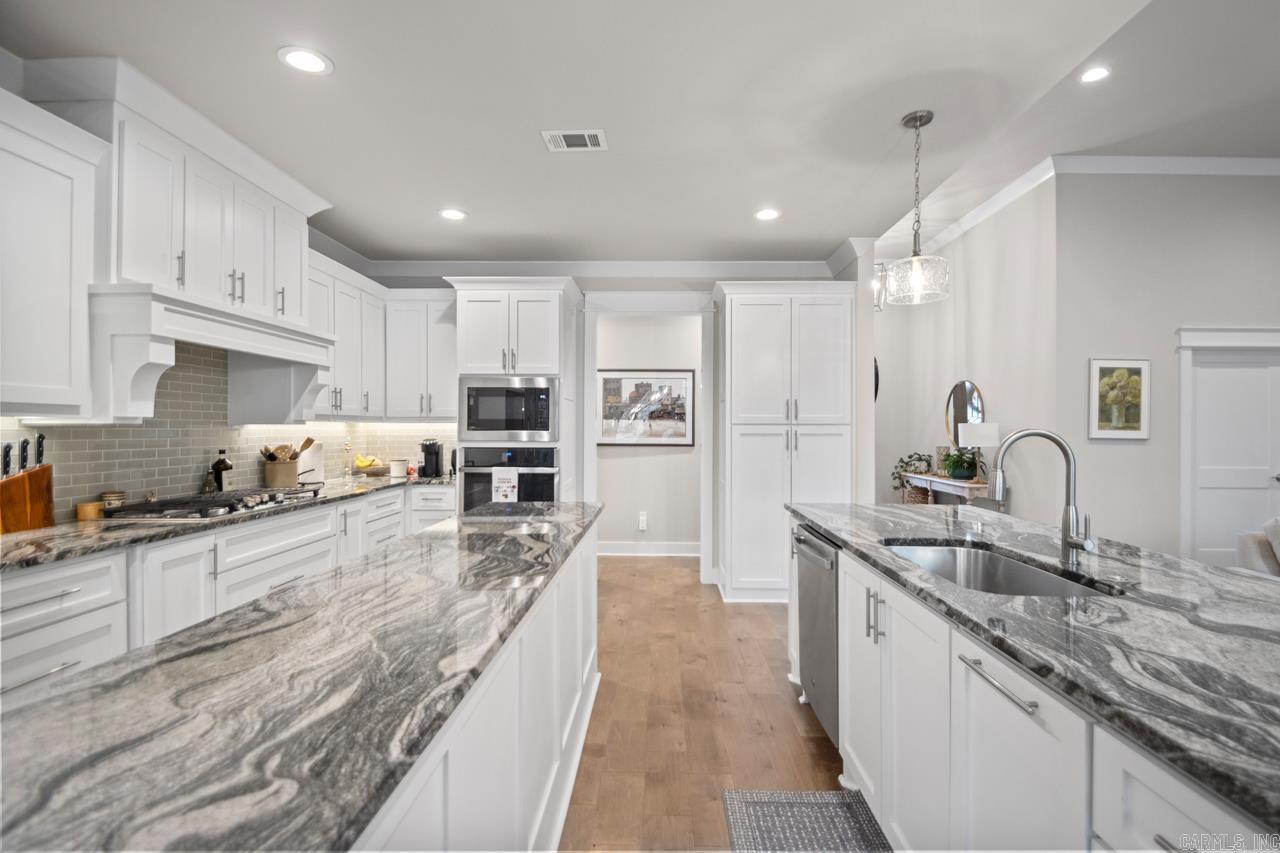 HURRICANE GARDENS - Residential