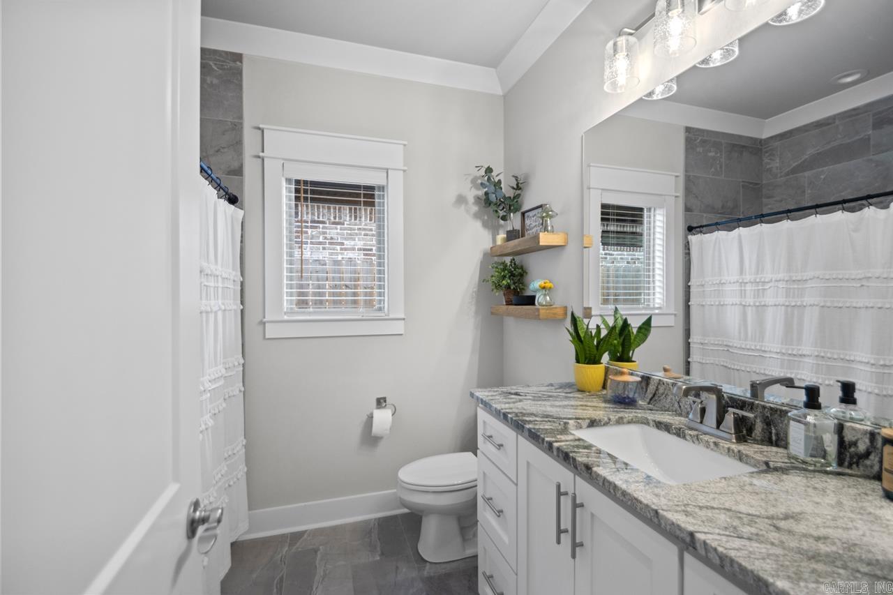 HURRICANE GARDENS - Residential