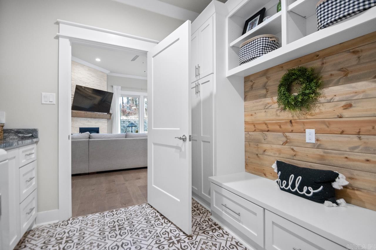 HURRICANE GARDENS - Residential