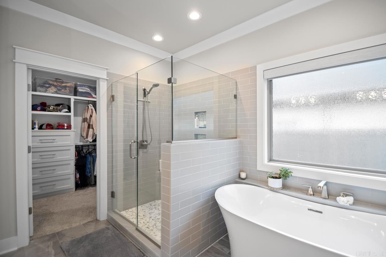 HURRICANE GARDENS - Residential