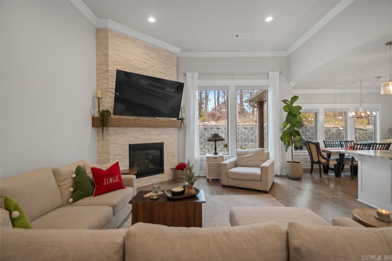 HURRICANE GARDENS - Residential