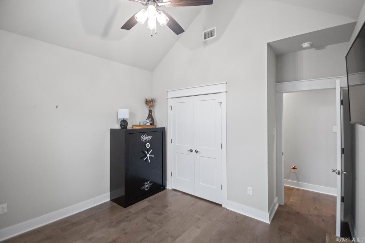 HURRICANE GARDENS - Residential