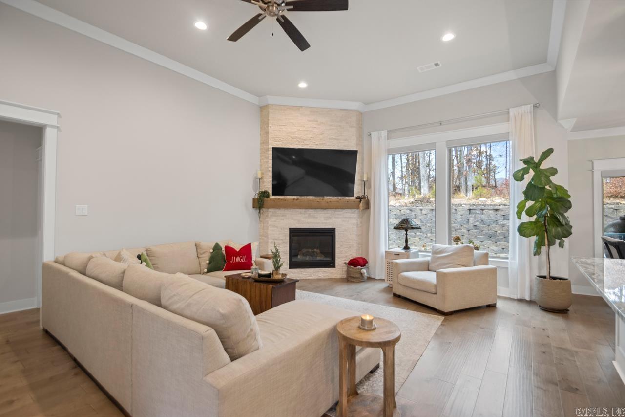 HURRICANE GARDENS - Residential