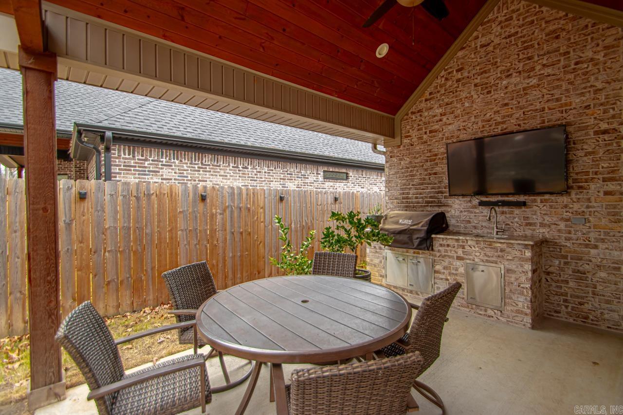 HURRICANE GARDENS - Residential