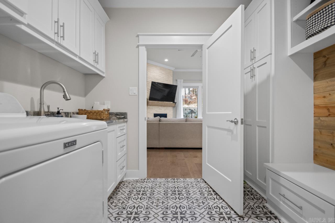 HURRICANE GARDENS - Residential