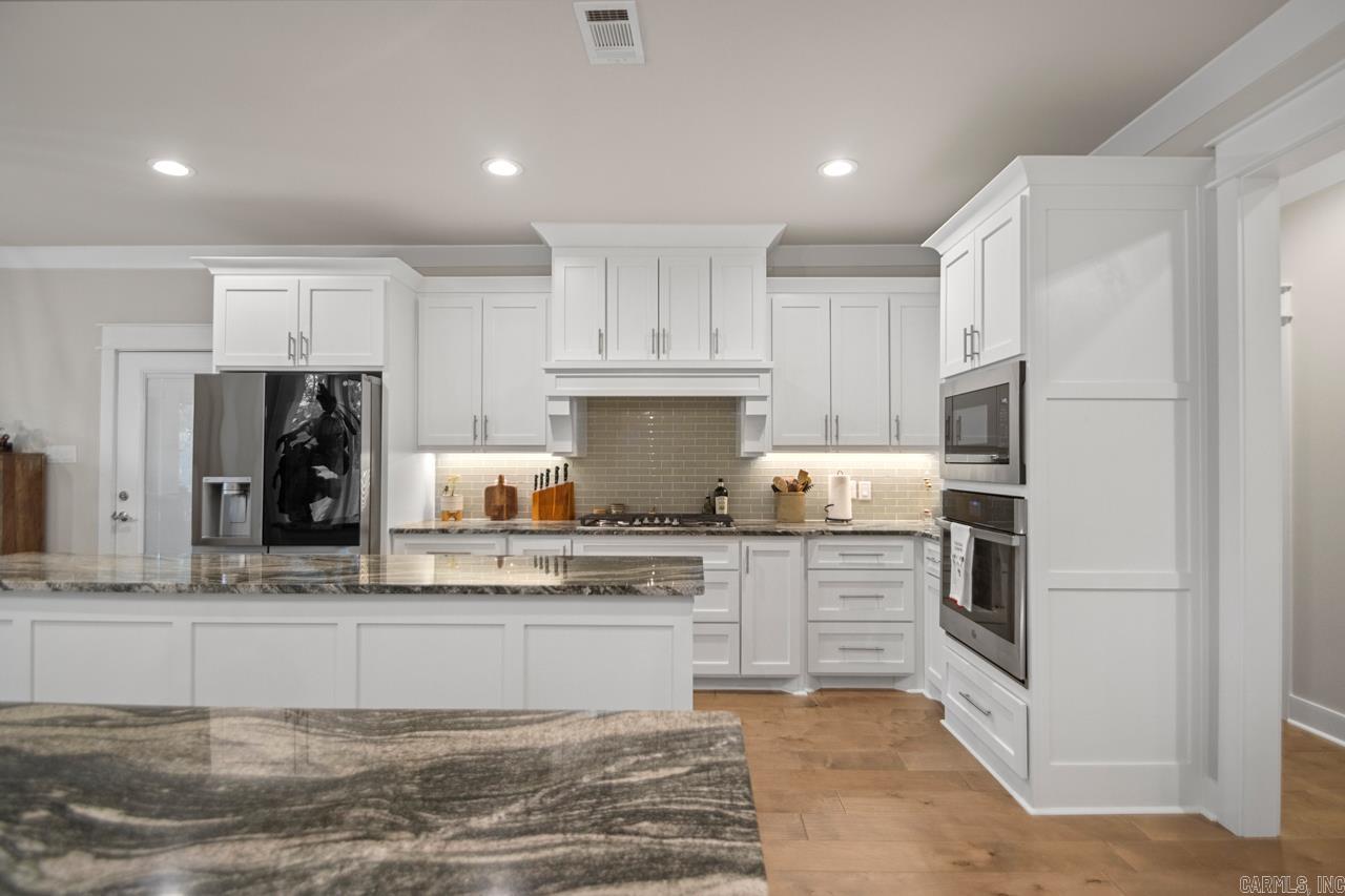 HURRICANE GARDENS - Residential