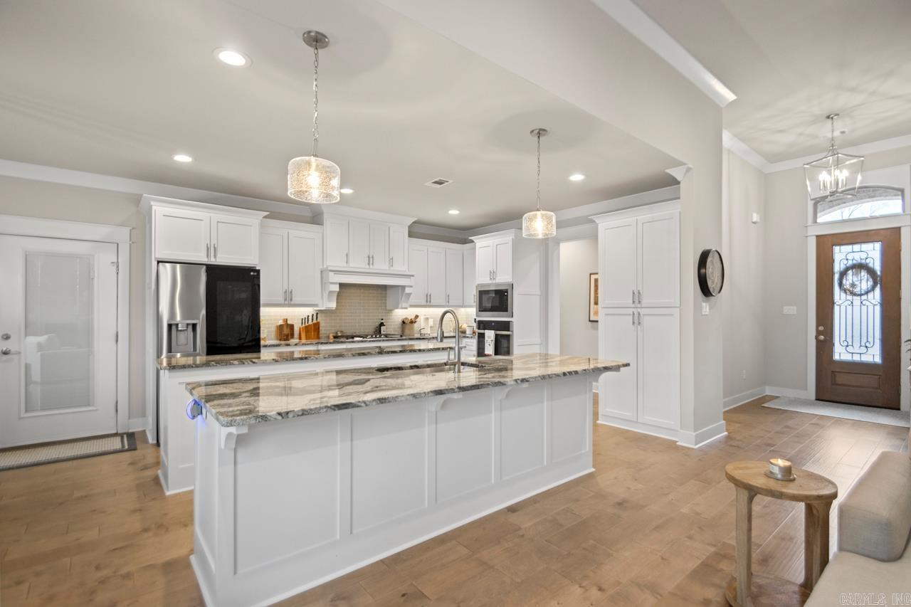 HURRICANE GARDENS - Residential