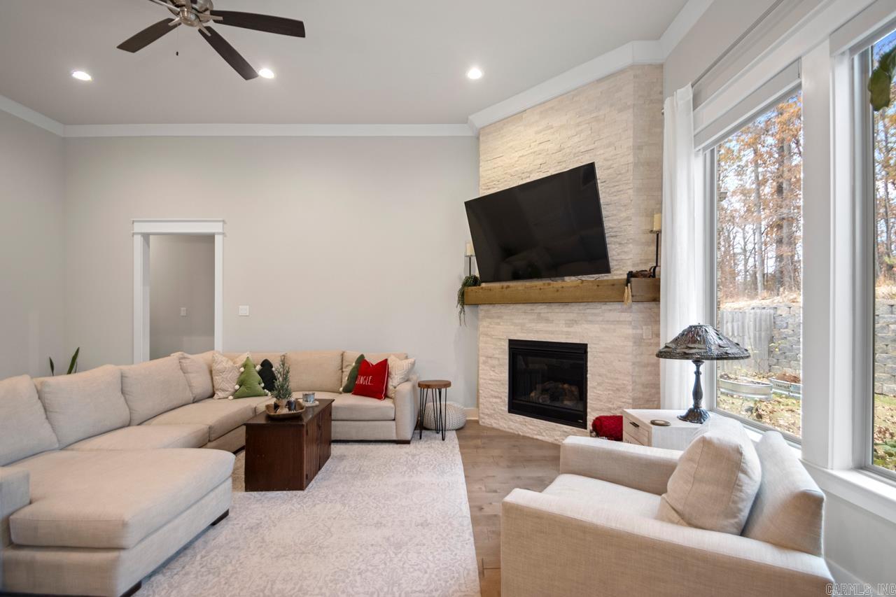 HURRICANE GARDENS - Residential