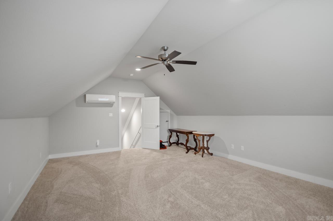 HURRICANE GARDENS - Residential