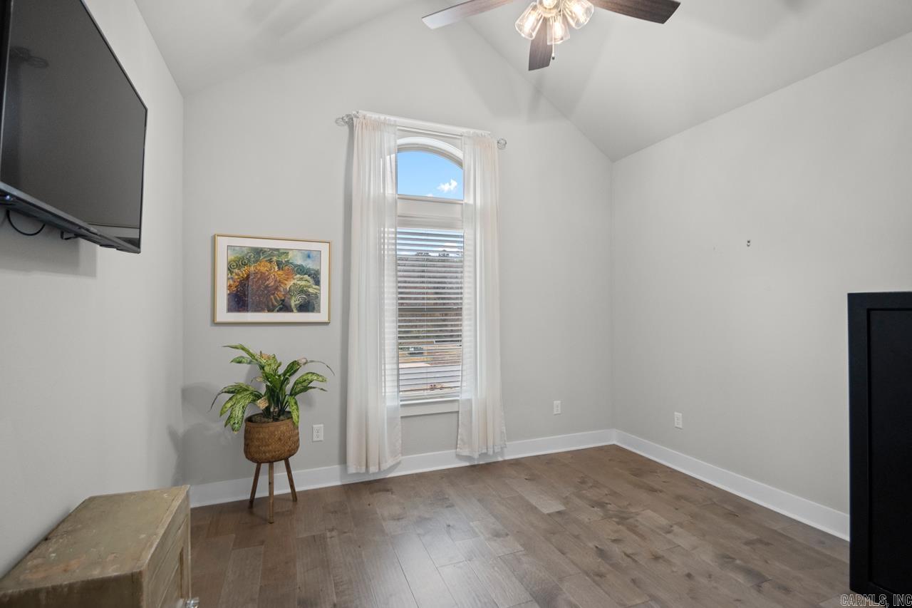 HURRICANE GARDENS - Residential