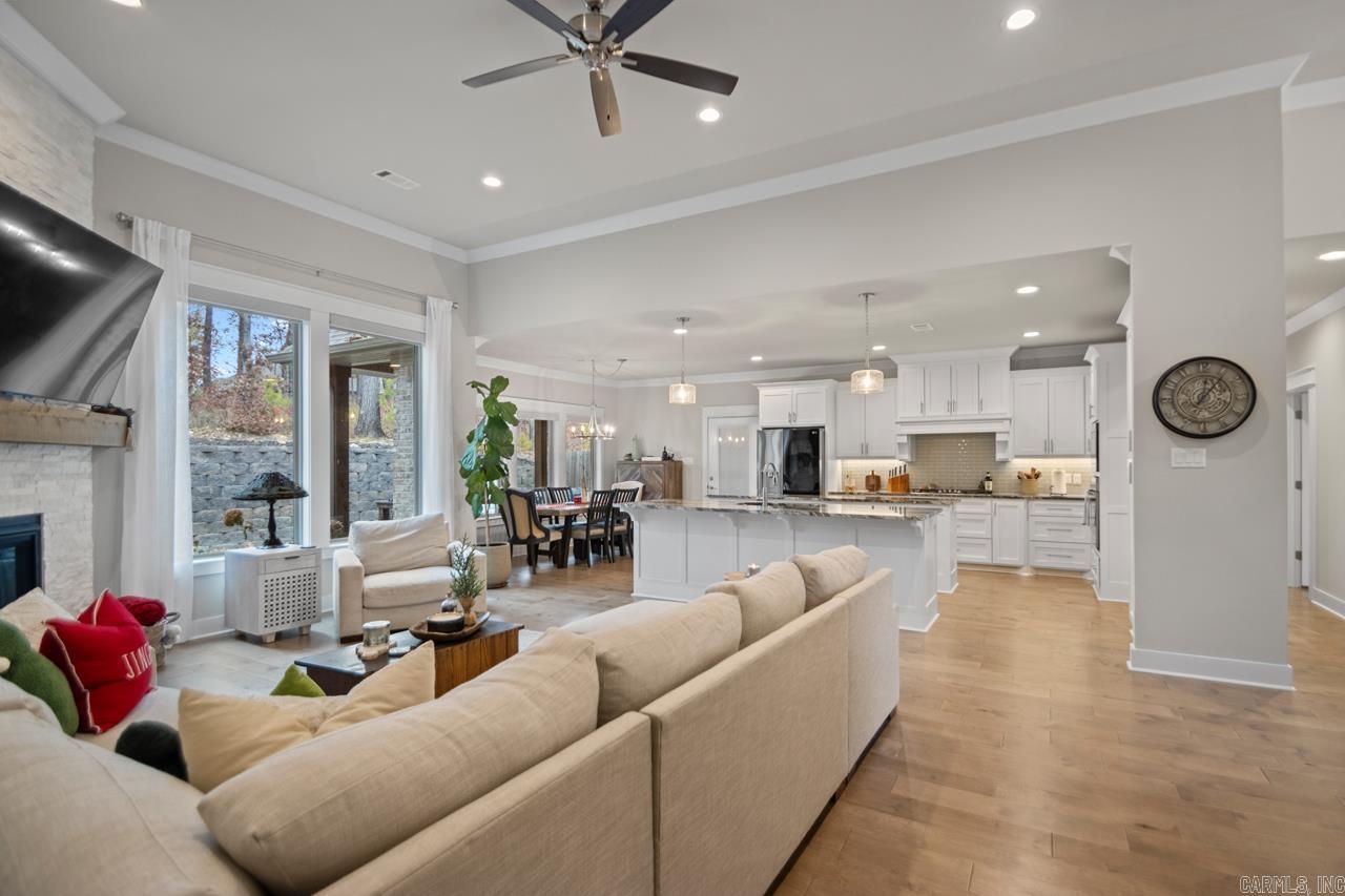 HURRICANE GARDENS - Residential