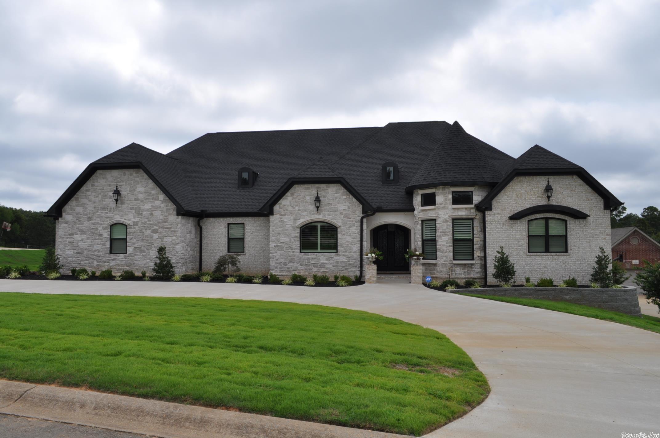 Custom built home located in the gated subdivision - Valhalla