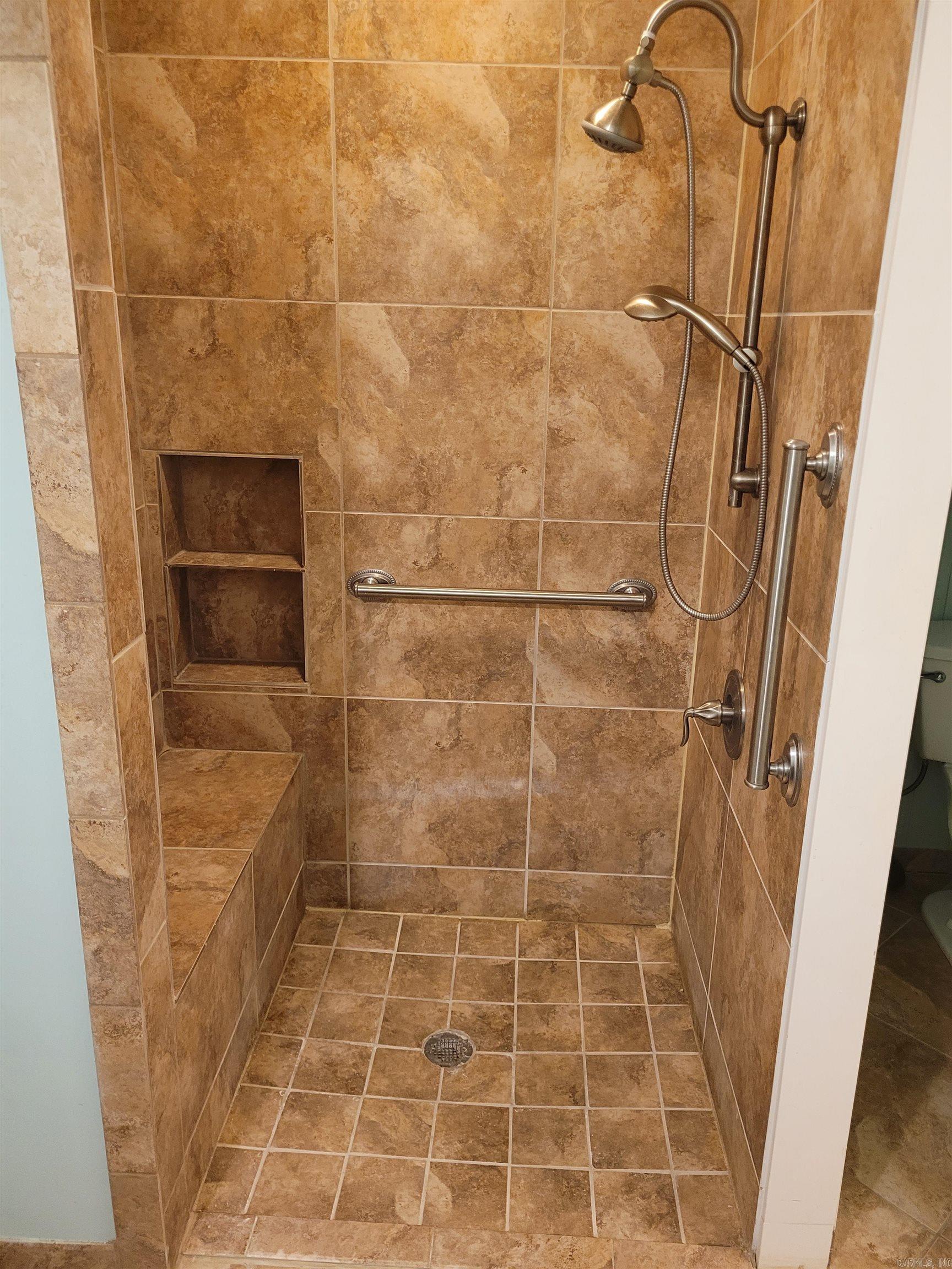 CLEO BULL TRACTS - Residential