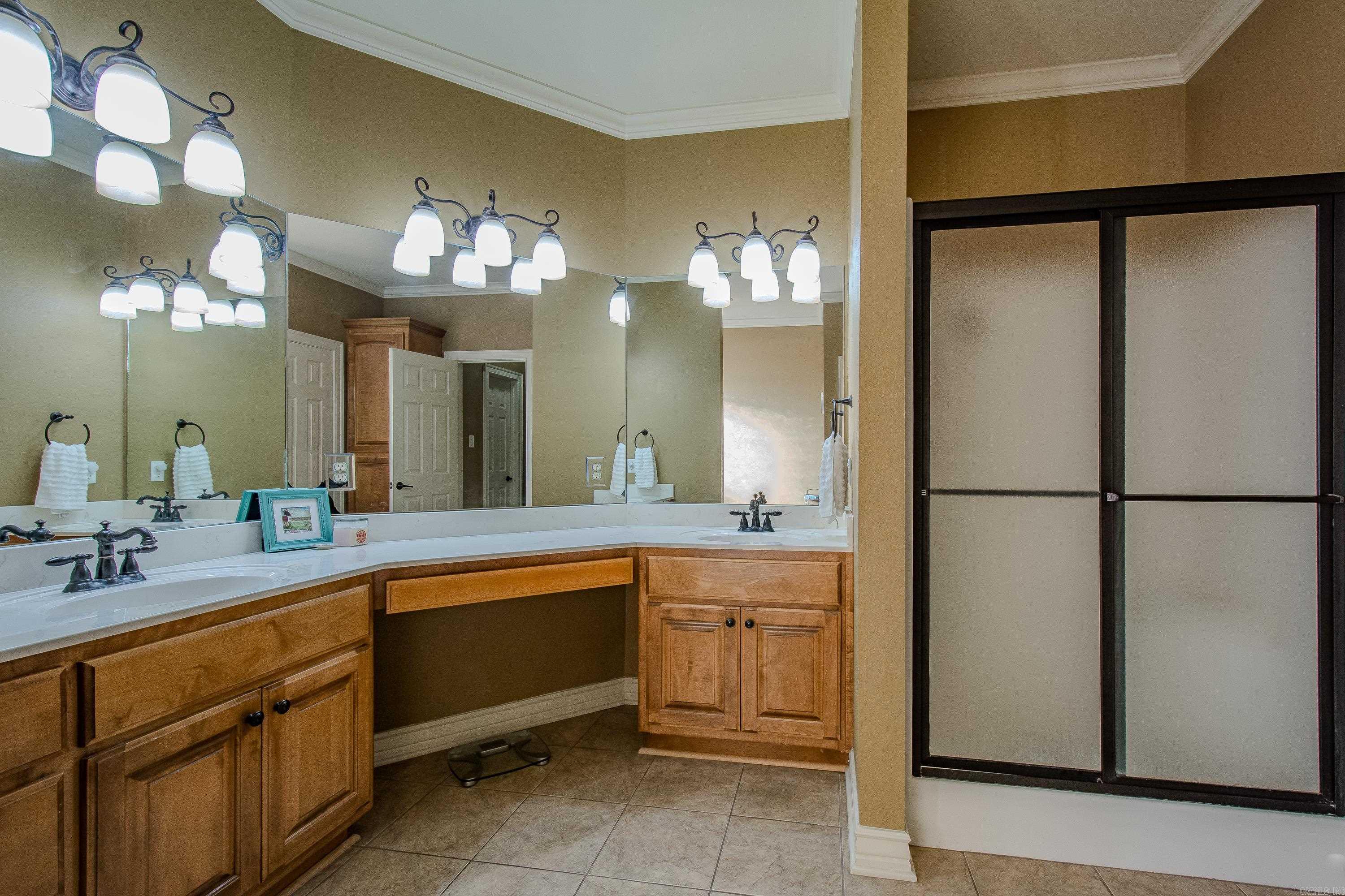 LONGHILLS VILLAGE - Residential