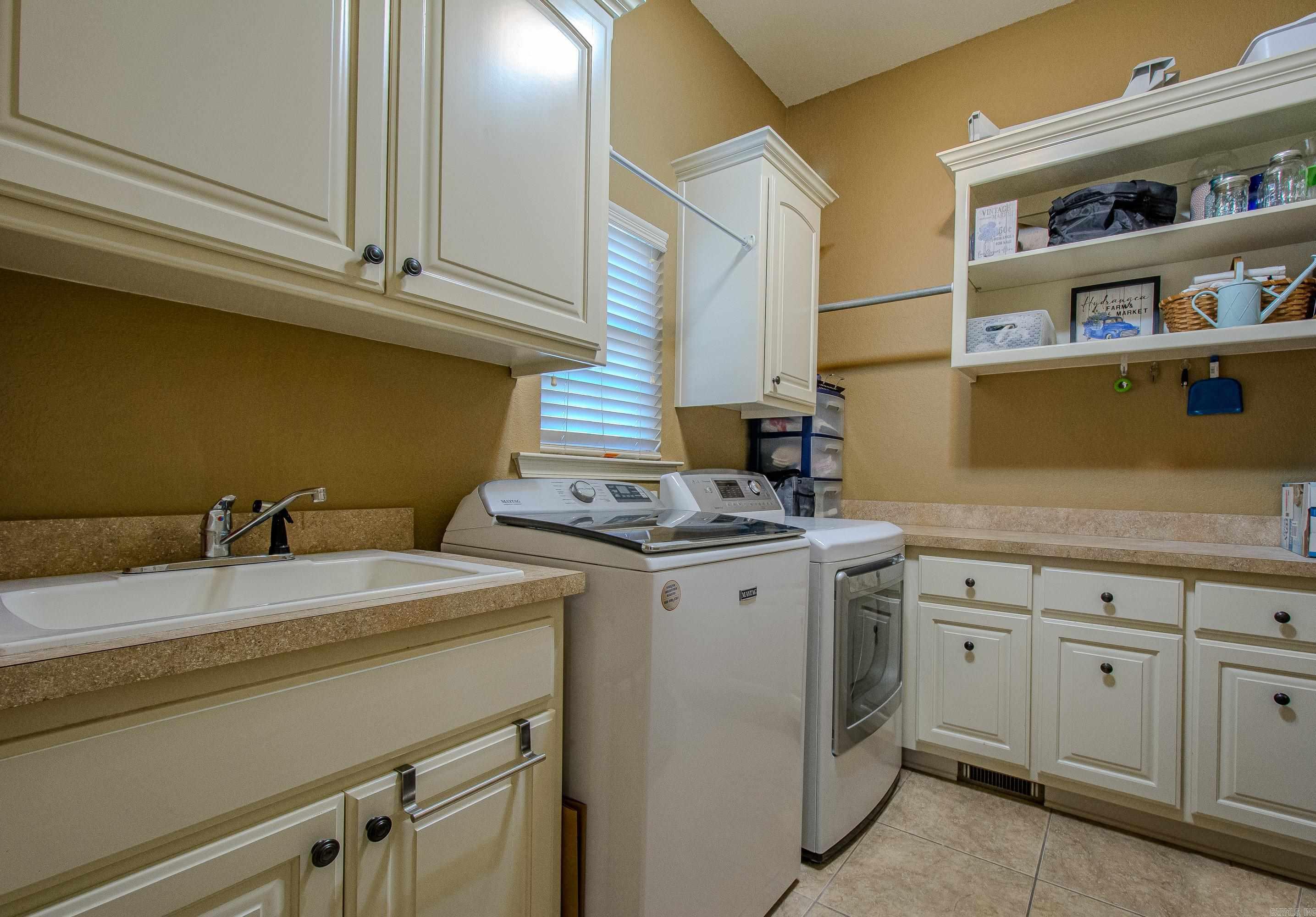 LONGHILLS VILLAGE - Residential