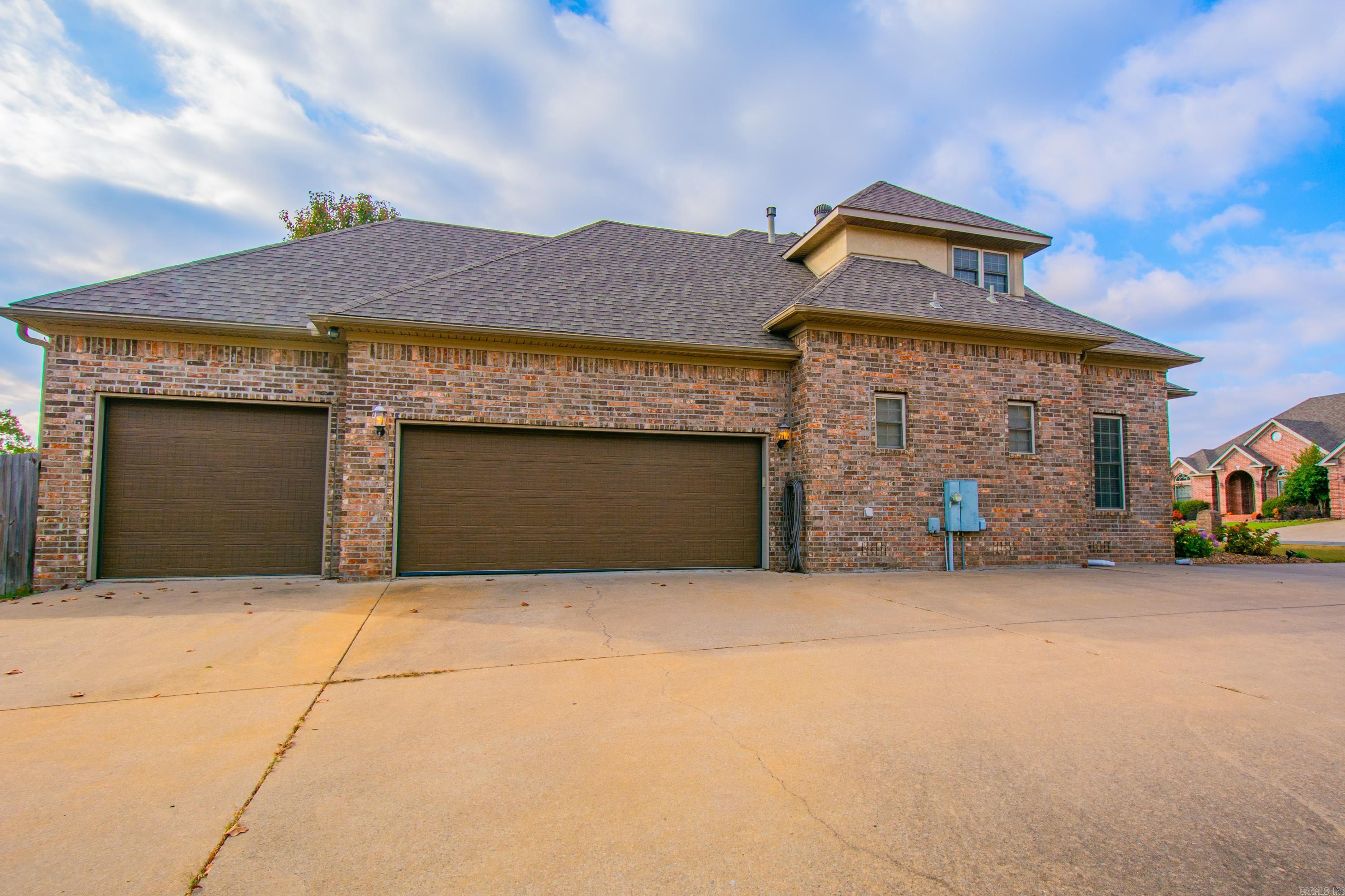 LONGHILLS VILLAGE - Residential