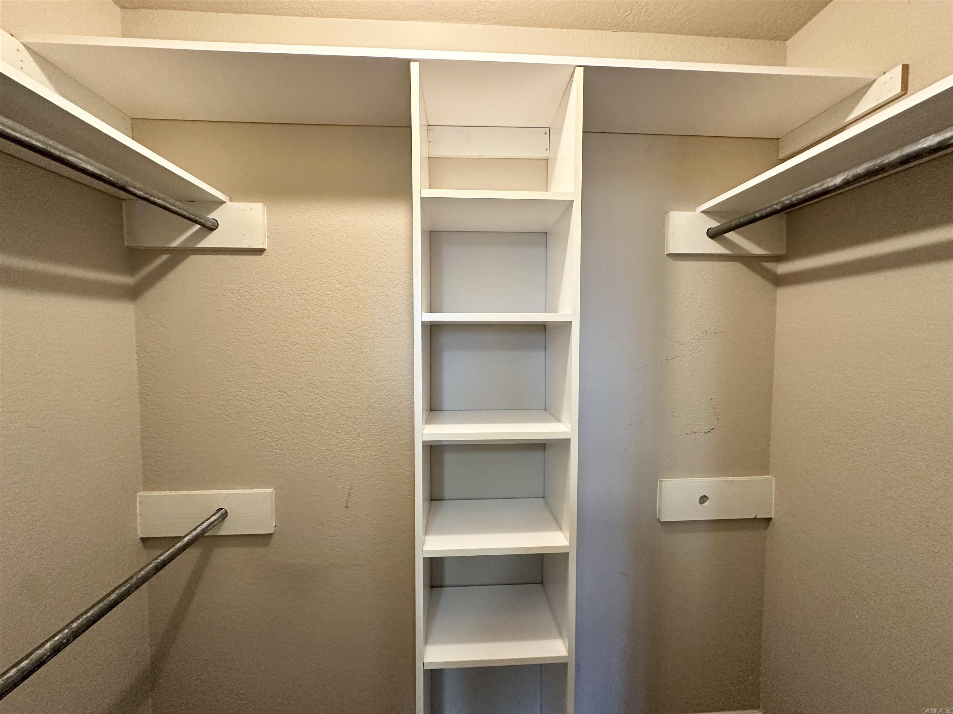 COUNTRY SIDE - Residential