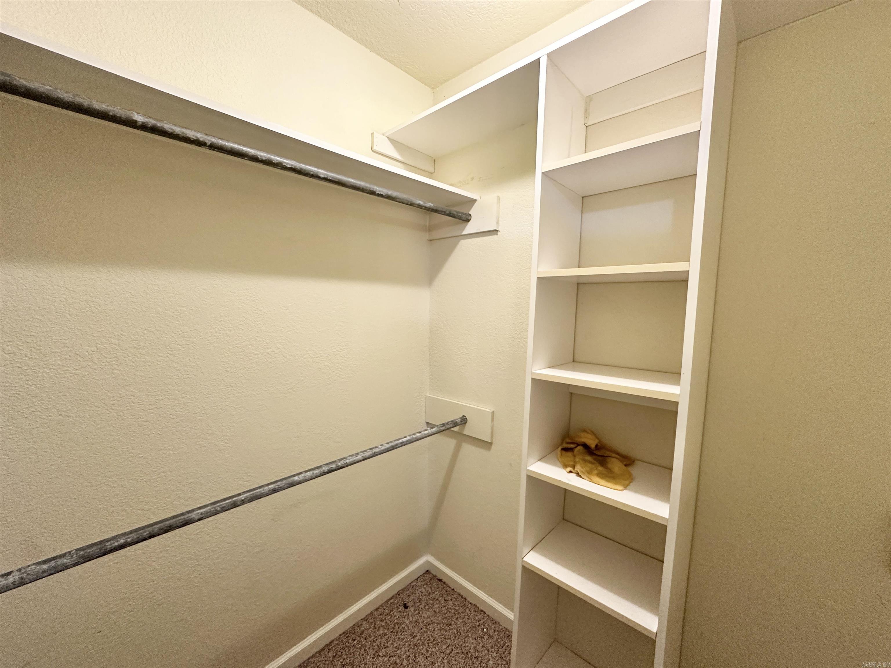 COUNTRY SIDE - Residential