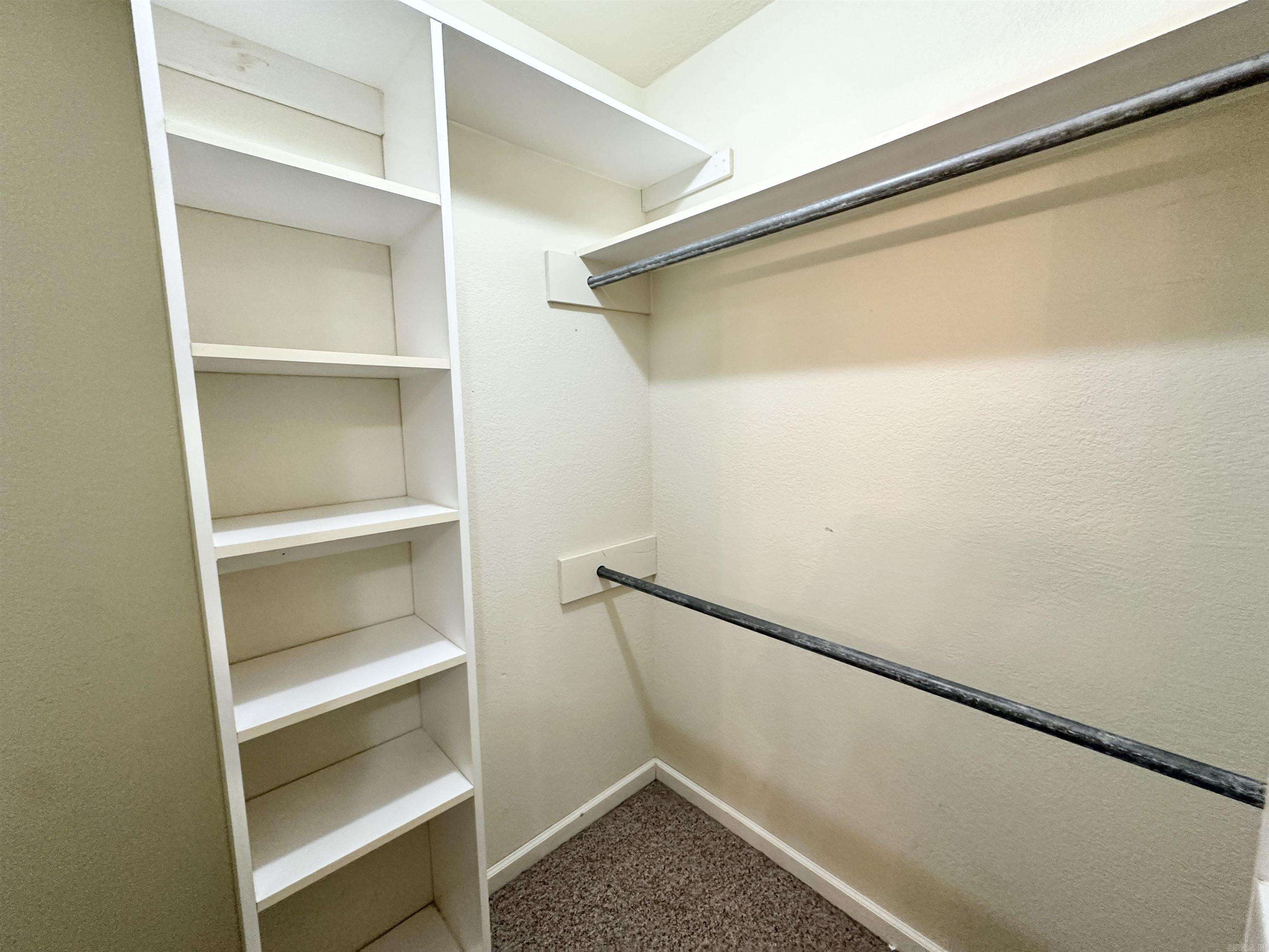 COUNTRY SIDE - Residential