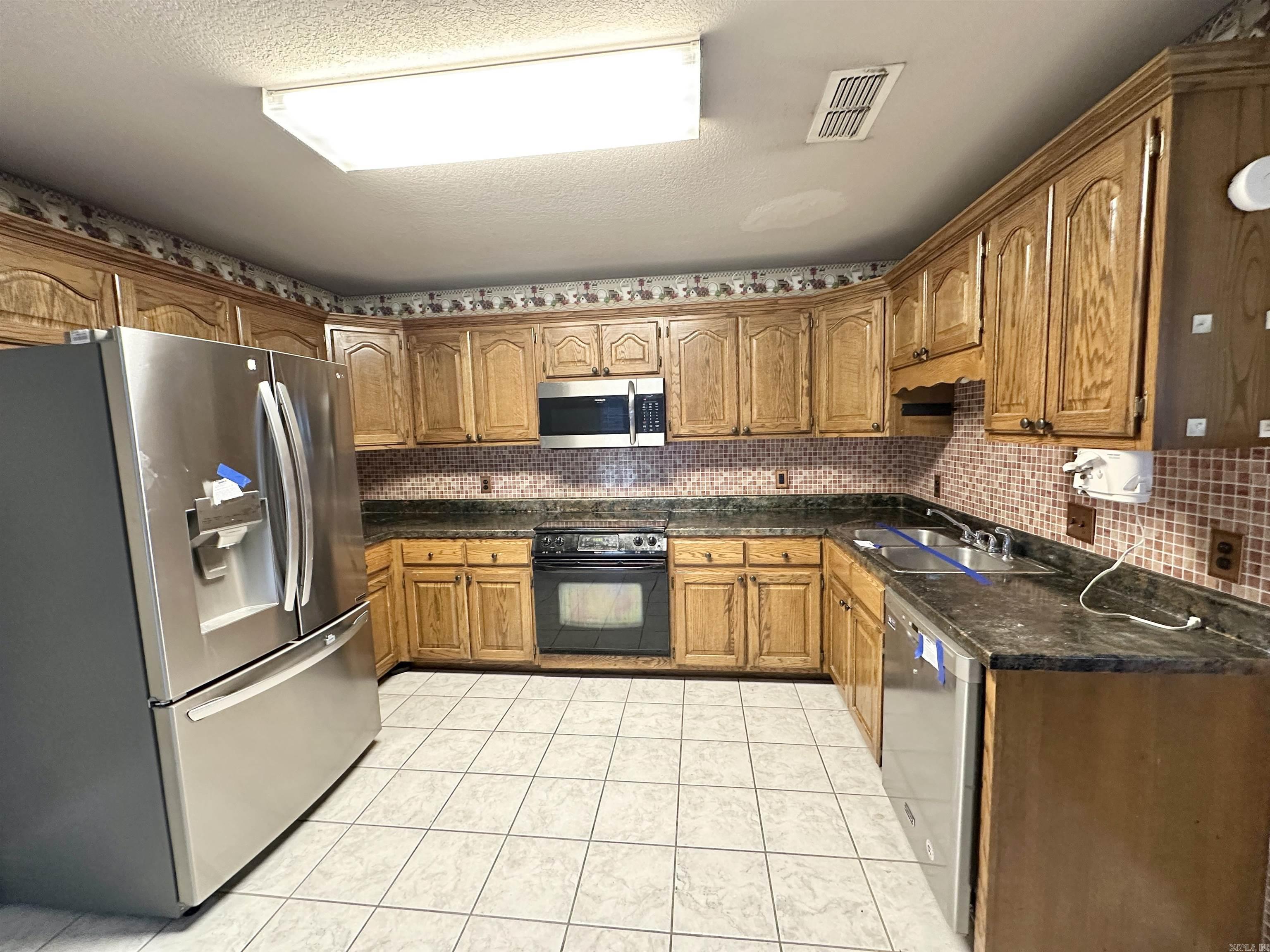 COUNTRY SIDE - Residential