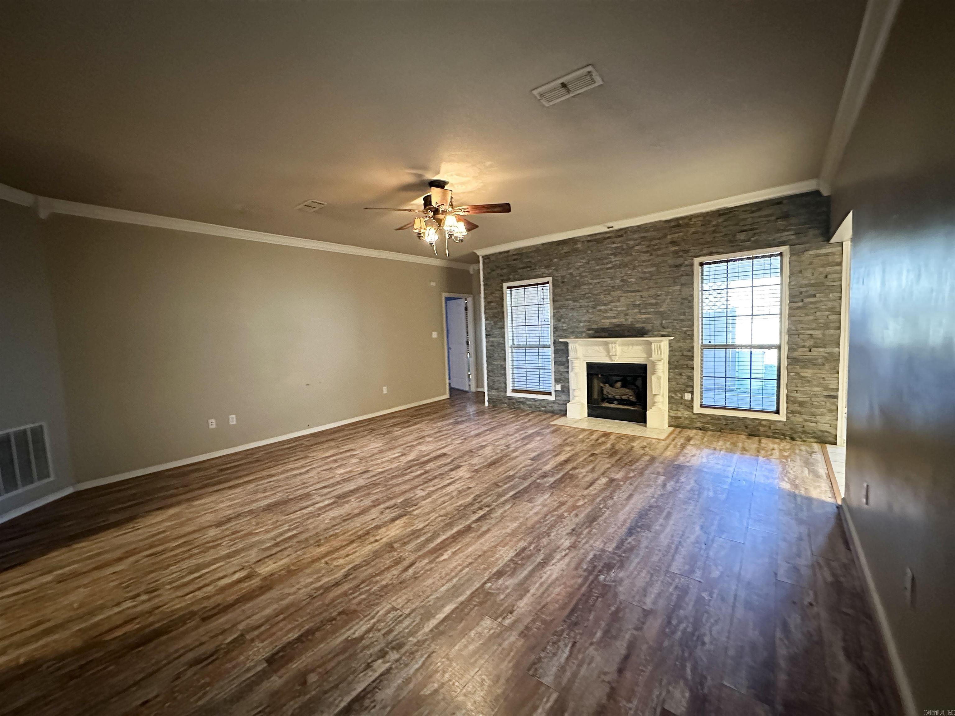 COUNTRY SIDE - Residential