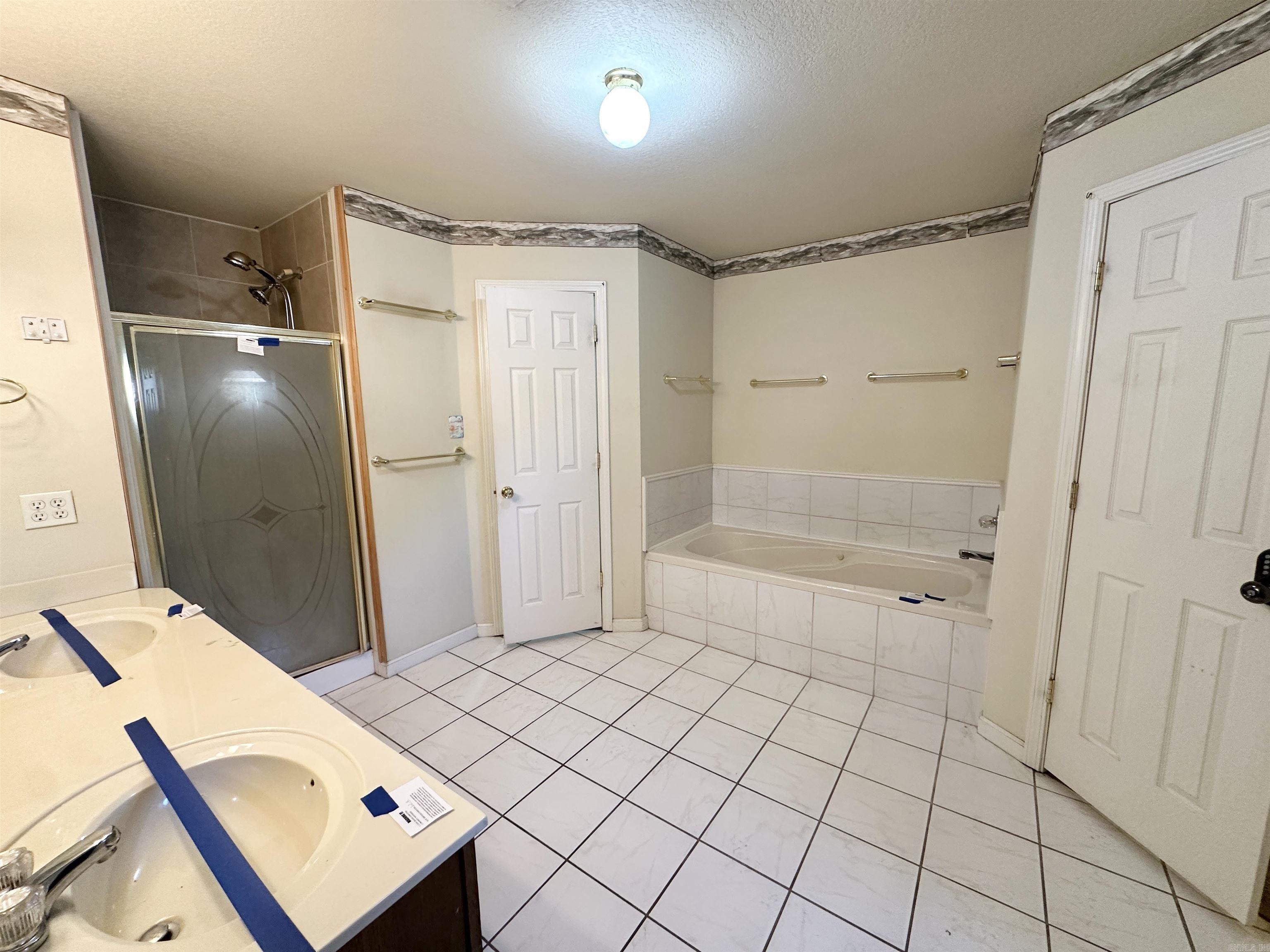 COUNTRY SIDE - Residential