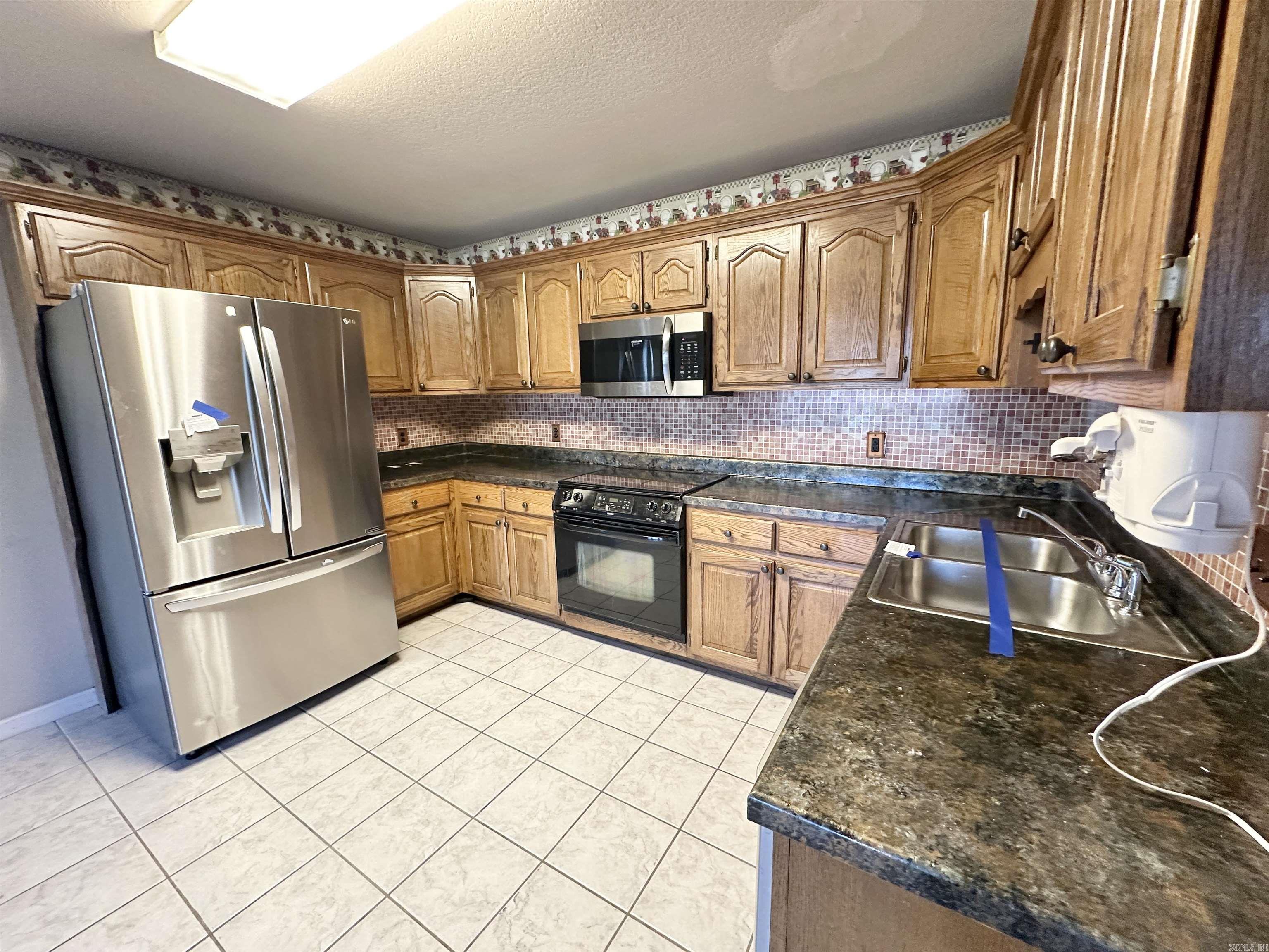 COUNTRY SIDE - Residential