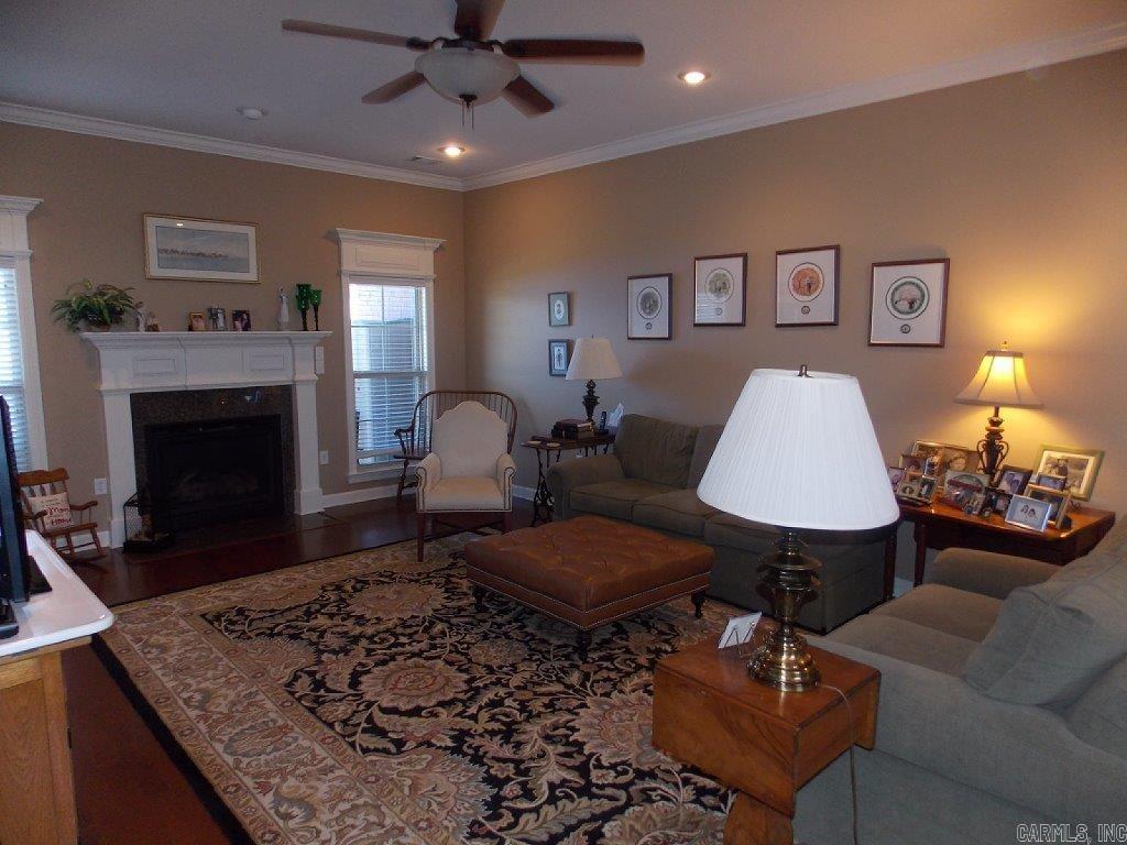 CAPITOL LAKES ESTATES - Residential