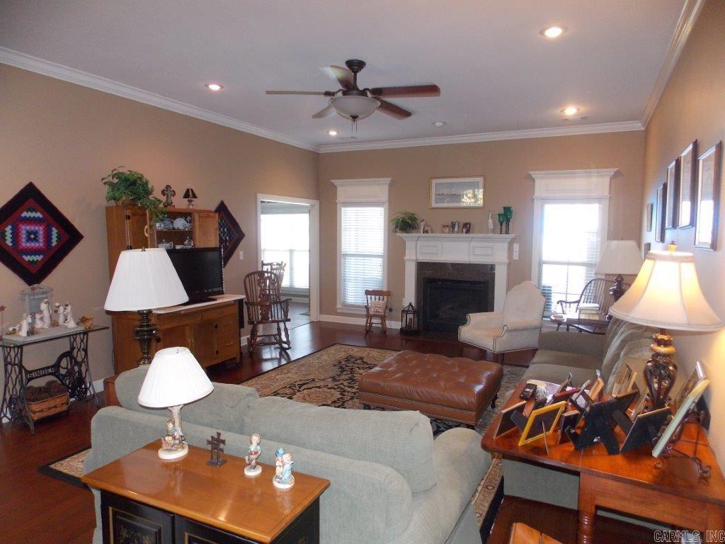 CAPITOL LAKES ESTATES - Residential